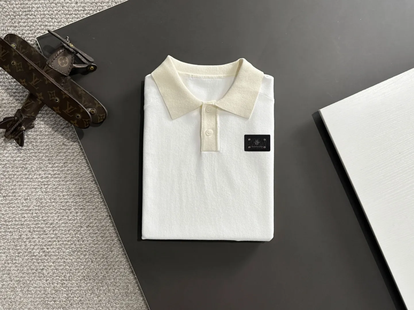 🅿️330 Next day shipping 0 High quality Dior 2025 spring and summer new men's lapel short-sleeved T-shirt Made of combed cotton yarn knitted cotton fabric, pure cotton high-weight special yarn, it feels full when weighed, and the upper body is more textured than ordinary T-shirts. This texture can cope with the weather easily, suitable for both hot and cold! The pattern on the chest adopts three-dimensional embroidery technology, and is perfectly produced stitch by stitch with reference to the original version! Loose fit design, looks noble. Size: M to XXXL