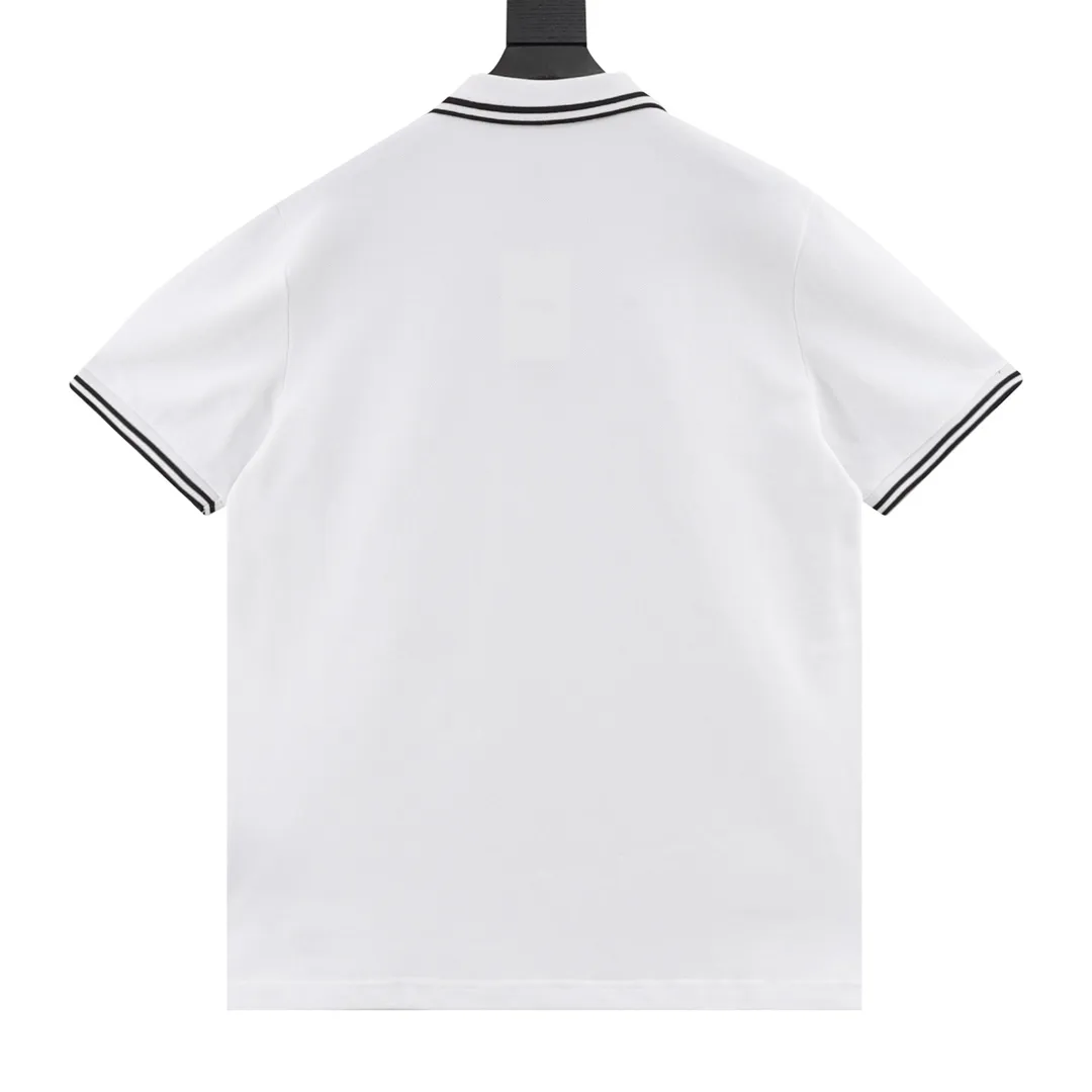 🅿️270 DIOR/Dior short-sleeved polo with cursive letter embroidery, original custom-made 200g cotton vermilion fabric, thread dyed the same as the original. Inspired by classic letter series. A cursive graphic design reinterprets the classic logo. Contrasting logo patch at chest. The imported machine-made tatami embroidery technology makes the letter logo appear delicate and exquisite, enhancing the decorative effect. Use an embroidery machine to embroider the designed letter logo onto the patch. Unisex Size: S-L
