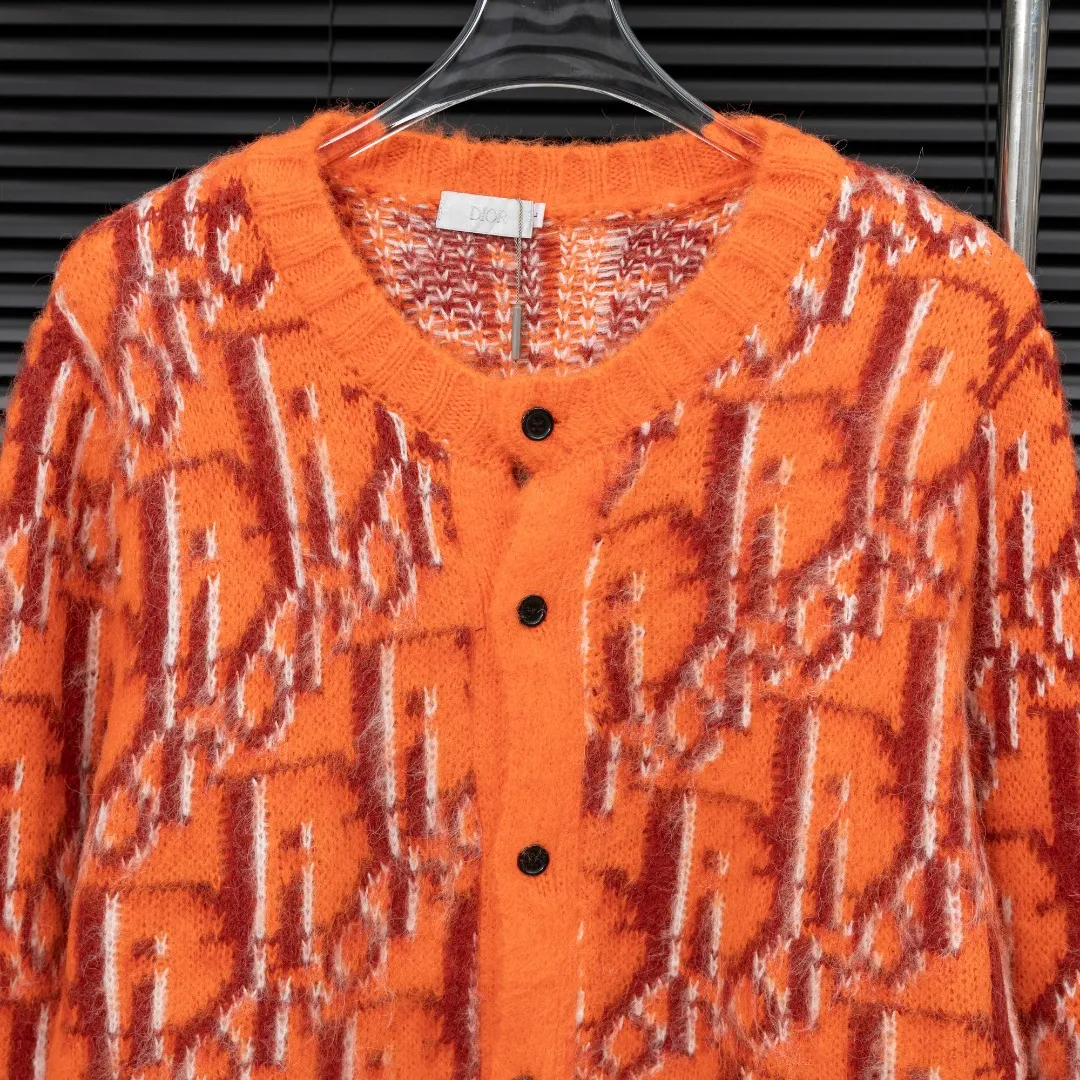 🅿️380 Style: DIOR Dior all-over printed cardigan seahorse wool knitted long-sleeved sweater Size: S-XXL Fabric: Wool blend Accessories: Full set of customized original accessories No gender distinction, same style for men and women