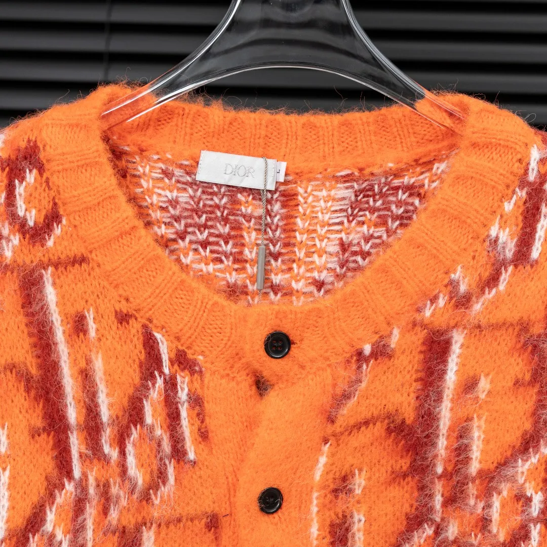 🅿️380 Style: DIOR Dior all-over printed cardigan seahorse wool knitted long-sleeved sweater Size: S-XXL Fabric: Wool blend Accessories: Full set of customized original accessories No gender distinction, same style for men and women