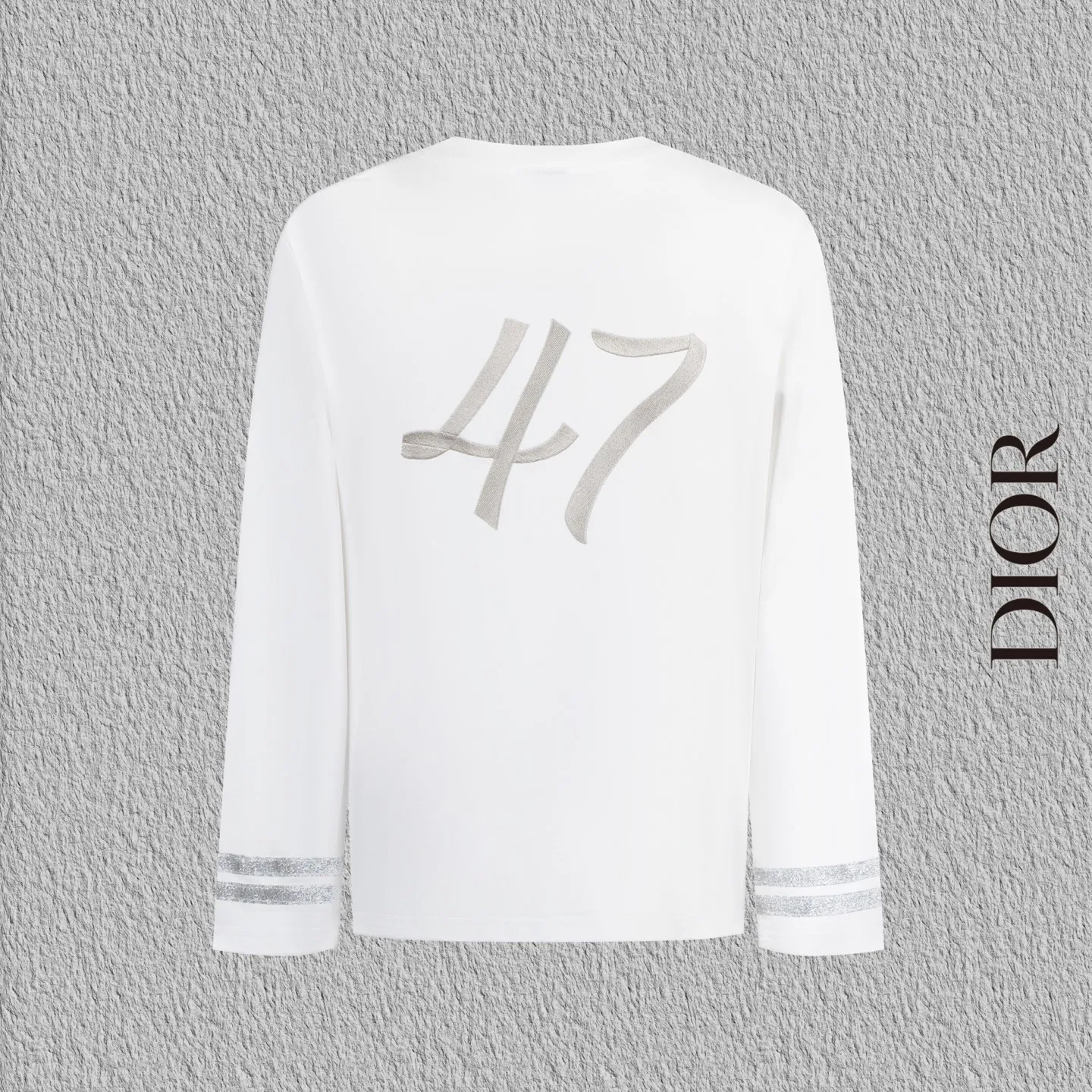 🅿️250 Style No. B42 Dior 47 letter embroidery ribbon long T consistent style on DIOR official website Fabric: 32 count double yarn 300g pure cotton fabric Weaving and dyeing threads of the same color in the same cylinder The same color Process: Imported machine front and rear thousands of needles full embroidery Can wear up to 200 pounds. The size is measured manually. The error of 2-3cm is normal. Color: black white size: s m l xl