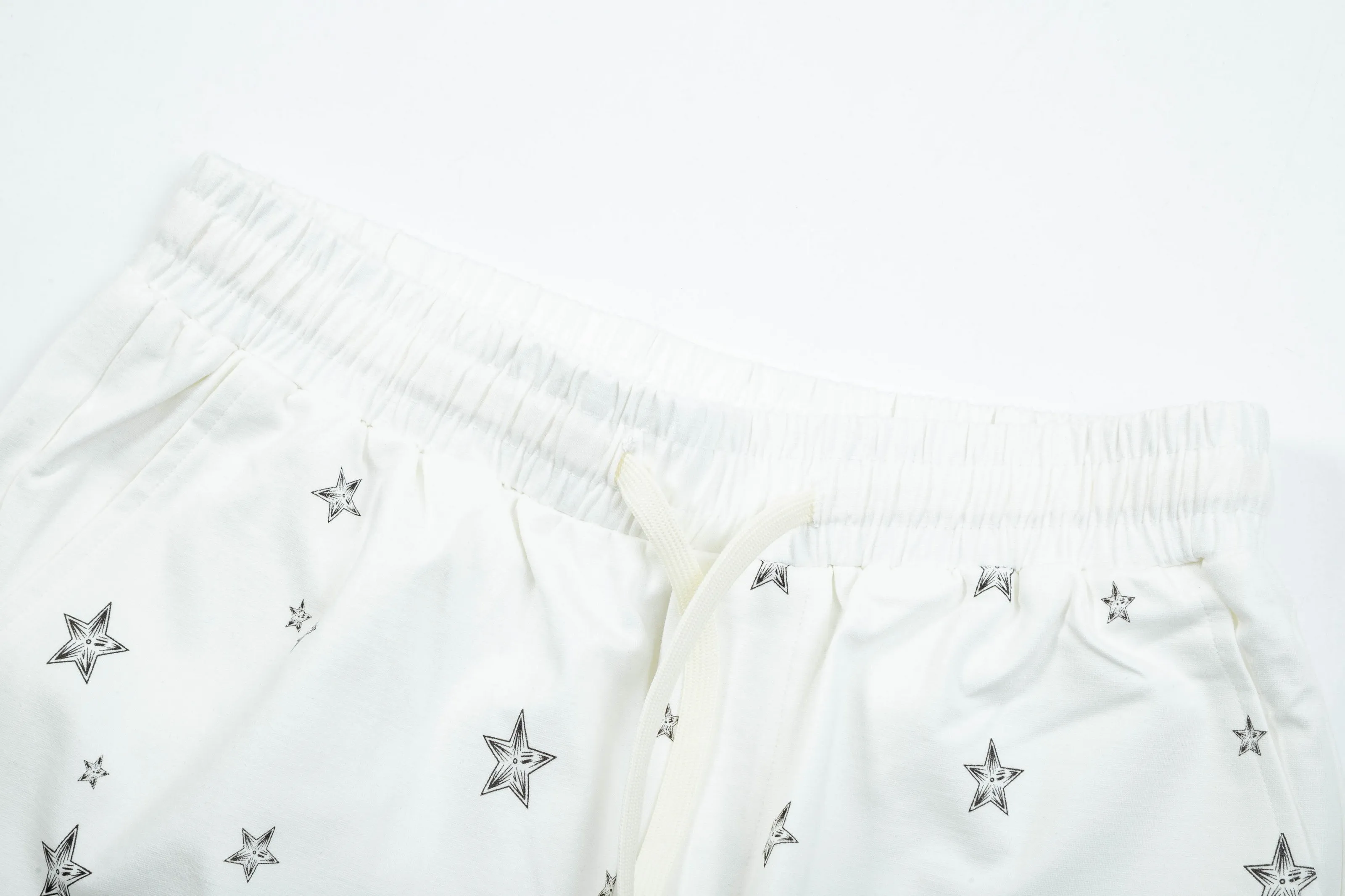 🅿️190 2025 Dior Dior new knitted shorts, customized fabrics, knitted technology and printed logo. The version is tight and three-dimensional, with straight stripe splicing. The customized trouser cord hardware has strong texture and smoothness. The upper body is comfortable and breathable. It has a concave and convex three-dimensional feel. It is suitable for fashionable and casual wear. Color: Black-White Size: M-4XL