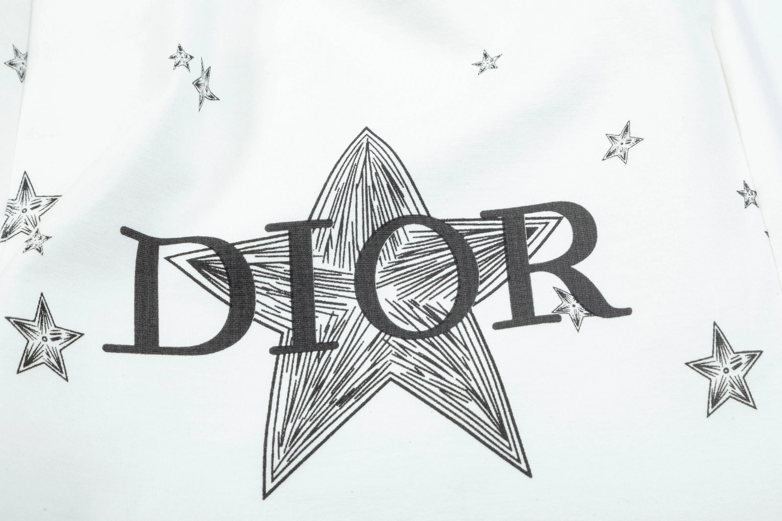 🅿️190 2025 Dior Dior new knitted shorts, customized fabrics, knitted technology and printed logo. The version is tight and three-dimensional, with straight stripe splicing. The customized trouser cord hardware has strong texture and smoothness. The upper body is comfortable and breathable. It has a concave and convex three-dimensional feel. It is suitable for fashionable and casual wear. Color: Black-White Size: M-4XL