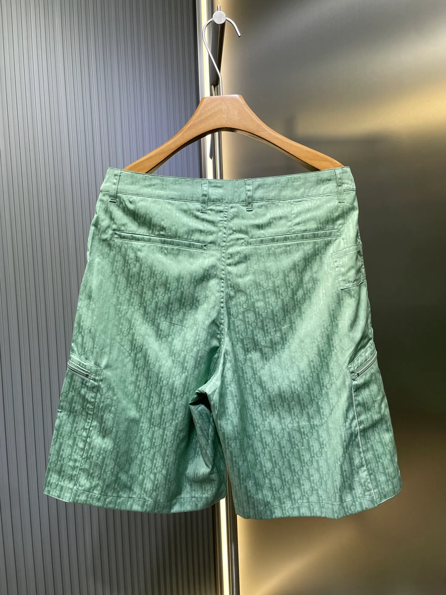 🅿️450 Dior🌟【Top Replica】The new 24ss shorts are from the 2024 beachwear limited series, showing Dior’s classic oblique print. Crafted from blue mulberry silk and cotton-blend jacquard, it has a relaxed fit with an elasticated waistband and slit side pockets. Wear with the matching shirt for a sophisticated summer look! Number of yards: 46.48.50.52.
