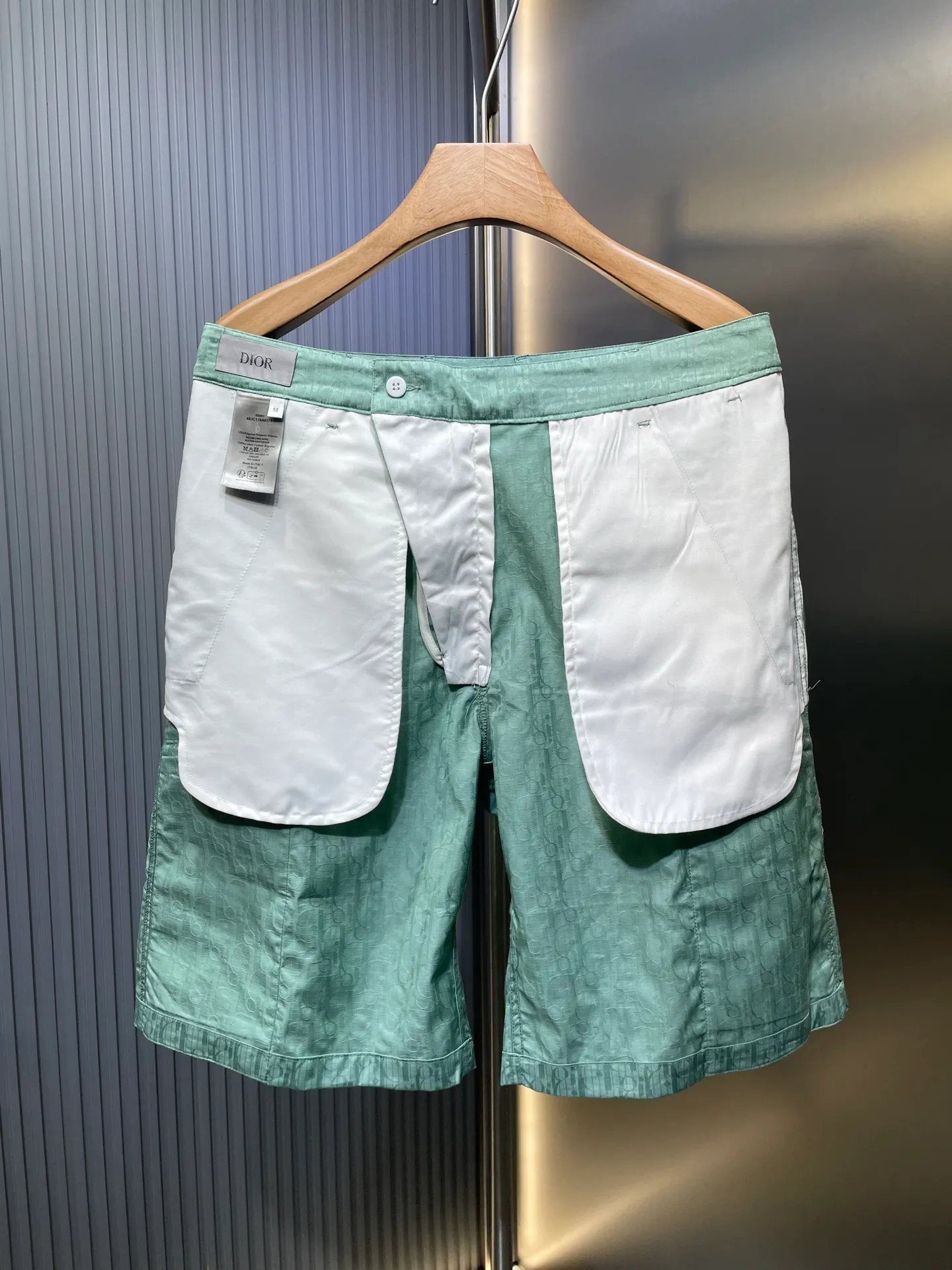 🅿️450 Dior🌟【Top Replica】The new 24ss shorts are from the 2024 beachwear limited series, showing Dior’s classic oblique print. Crafted from blue mulberry silk and cotton-blend jacquard, it has a relaxed fit with an elasticated waistband and slit side pockets. Wear with the matching shirt for a sophisticated summer look! Number of yards: 46.48.50.52.