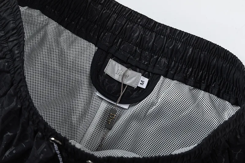 🅿️210 DiOr Dior 2025 Spring and Summer Logo printed all over. New fashionable beach shorts, with lining and mesh shorts! The official website is synchronized with the original 1-1 replica, the original hardware is selected from high-quality polyester fiber fabrics, with a delicate feel, a must-have item for summer, and the upper body effect is super handsome! Color: Black Size: S M L XL XXL
