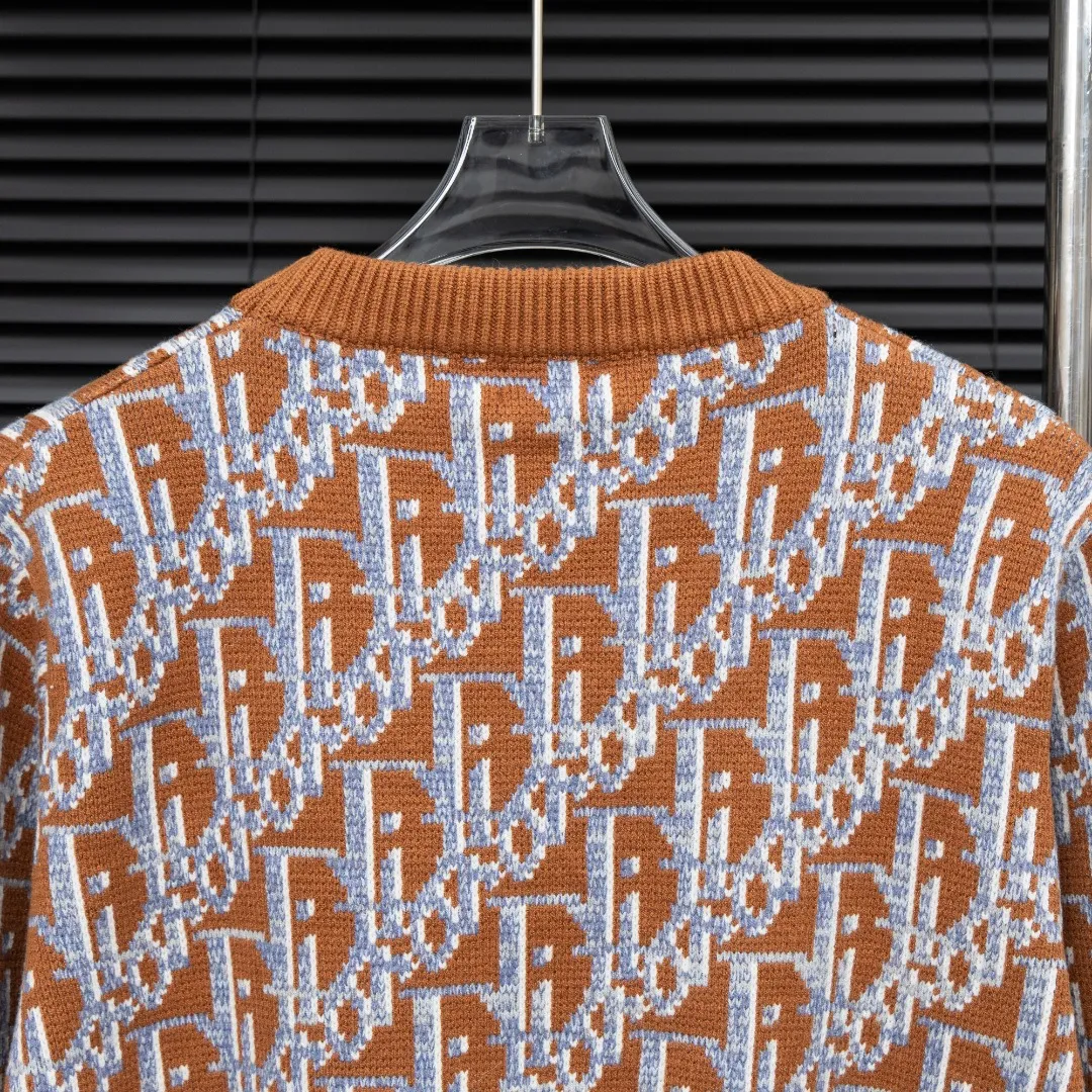 🅿️330 Style: DIOR Dior all-over knitted long-sleeved sweater Size: S-XXL Fabric: Wool blend Accessories: Full set of customized original accessories No gender distinction, same style for men and women