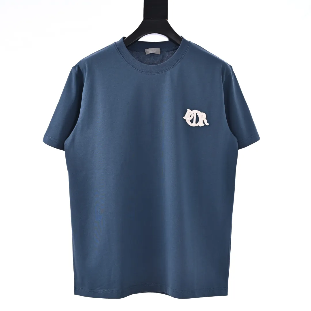 🅿️330 DIOR CD four-color embroidered monogram short-sleeved T-shirt. The original version was purchased from Taikoo Hui for 7400. The original version is customized with 270g cotton fabric, haze blue, apricot dyeing, and the thread dyeing is the same as the original version. The graphic design reinterprets the classic logo. Contrasting logo patch at chest. The imported machine embroidery process makes the letter logo show a delicate and exquisite effect, enhancing the decorative effect. Use an embroidery machine to embroider the designed letter logo onto the patch. Color: black, haze blue, apricot, white Size: S-L