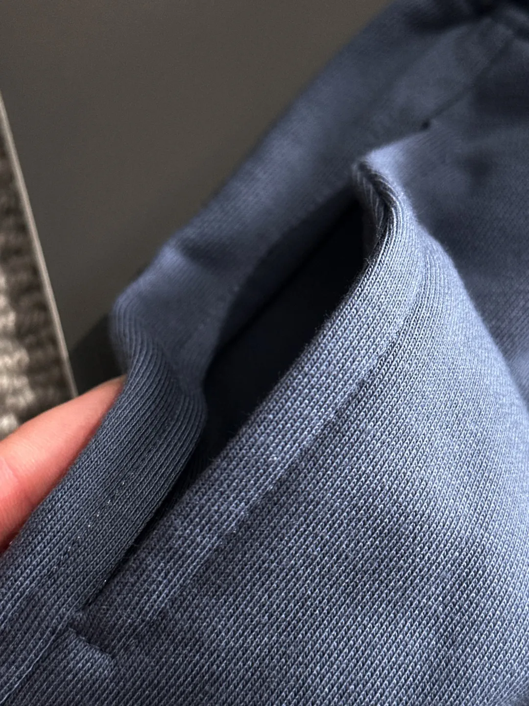 🅿️330 shipped next day, high quality DIOR/Dior 2025 spring and summer new casual solid color loose shorts with elastic band, two needle stitches at the hem of the trousers, fine and firm stitching, custom-made fabrics at the counter with high breathability and comfort, impeccable details, brand element design concept, reflecting high quality. It feels delicate and soft! It presents a casual cut and the upper body shape is great! Size: S-XXL