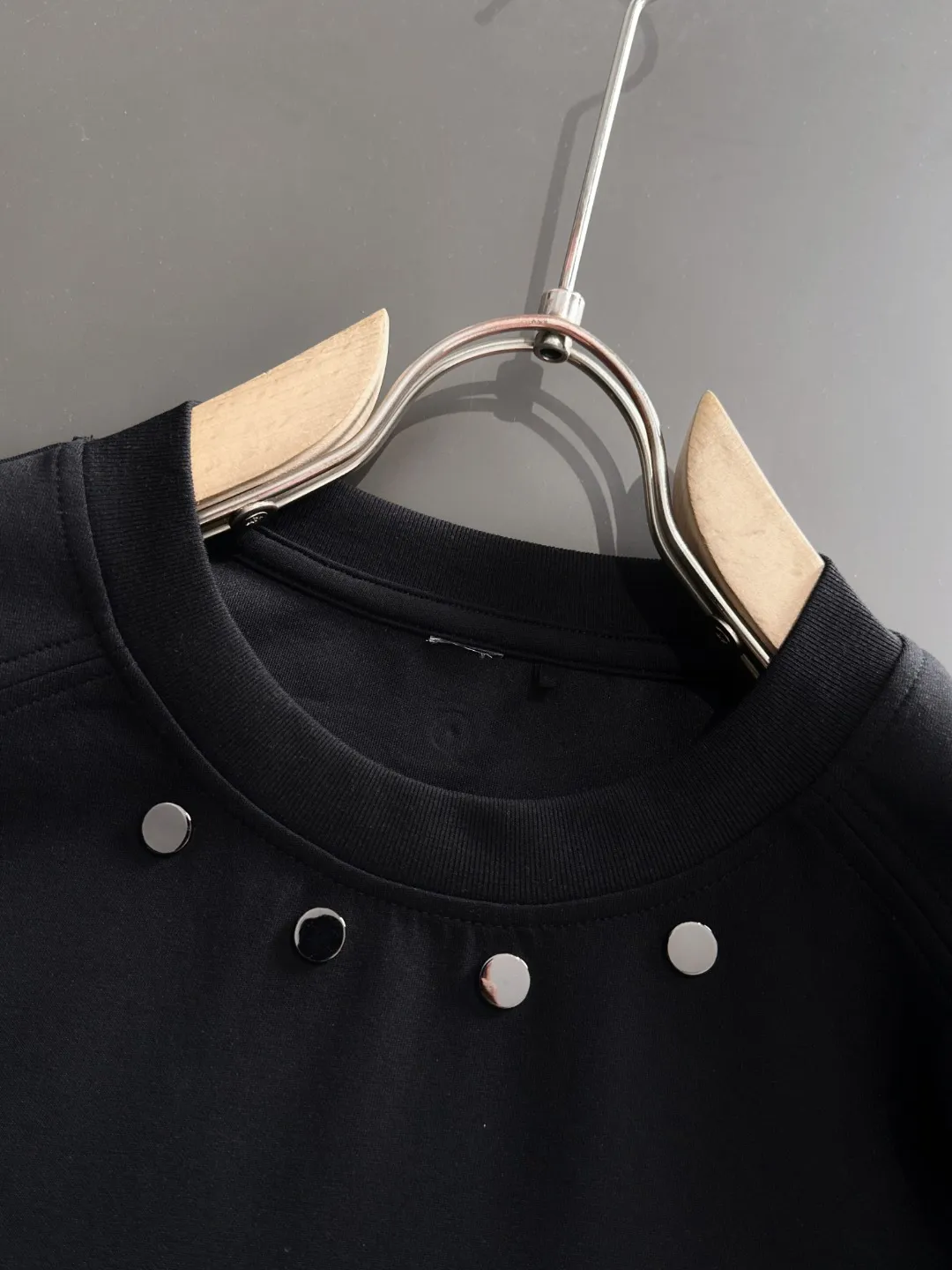 🅿️270 shipped next day Dior 2025 summer new style (top quality, differentiated currency) launches double yarn pure cotton fabric short sleeves, spring and summer catwalk style, personalized and exclusive style, same style for men and women, using imported custom-dyed fabrics, chain bottom back collar, fully shoulder-covering, no deformation or shrinkage when exposed to water, SIZE: M to 3XL