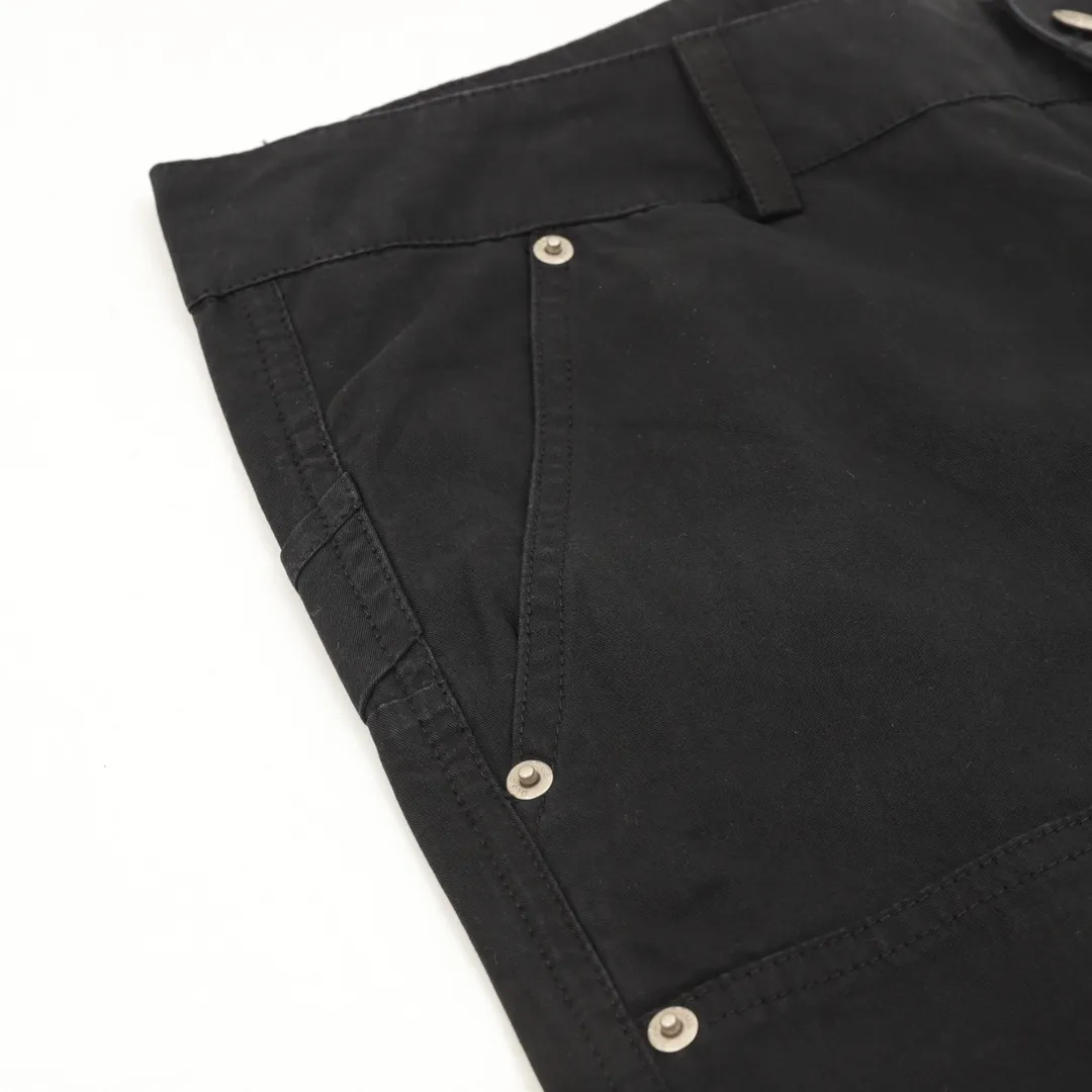 🅿️390 DIOR/Dior workwear letter embroidered trousers The fabric is made of custom-made canvas fabric, which is silky and super soft compared to the original. The strands of the fabric texture are clear and obvious, and the drape is first-class. The workmanship is exquisite and meets the foreign trade export standards. There are 4.5 stitches per centimeter. Every seam is pressed with open thread, and the wiring is as neat as a ruler. , Made of woven floral cotton ribbon, the weaving is tight and soft to the touch. The embroidery process uses Behringer embroidery machines, which makes the embroidery colors more full and the embroidery more three-dimensional. The upper body effect is good, the same style for men and women, simple and versatile, purchasing heavyweight items, feel free to compare the quality of any on the market! Size：XS-L