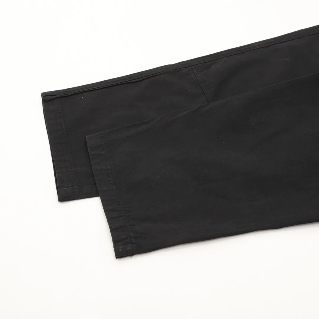 🅿️390 DIOR/Dior workwear letter embroidered trousers The fabric is made of custom-made canvas fabric, which is silky and super soft compared to the original. The strands of the fabric texture are clear and obvious, and the drape is first-class. The workmanship is exquisite and meets the foreign trade export standards. There are 4.5 stitches per centimeter. Every seam is pressed with open thread, and the wiring is as neat as a ruler. , Made of woven floral cotton ribbon, the weaving is tight and soft to the touch. The embroidery process uses Behringer embroidery machines, which makes the embroidery colors more full and the embroidery more three-dimensional. The upper body effect is good, the same style for men and women, simple and versatile, purchasing heavyweight items, feel free to compare the quality of any on the market! Size：XS-L