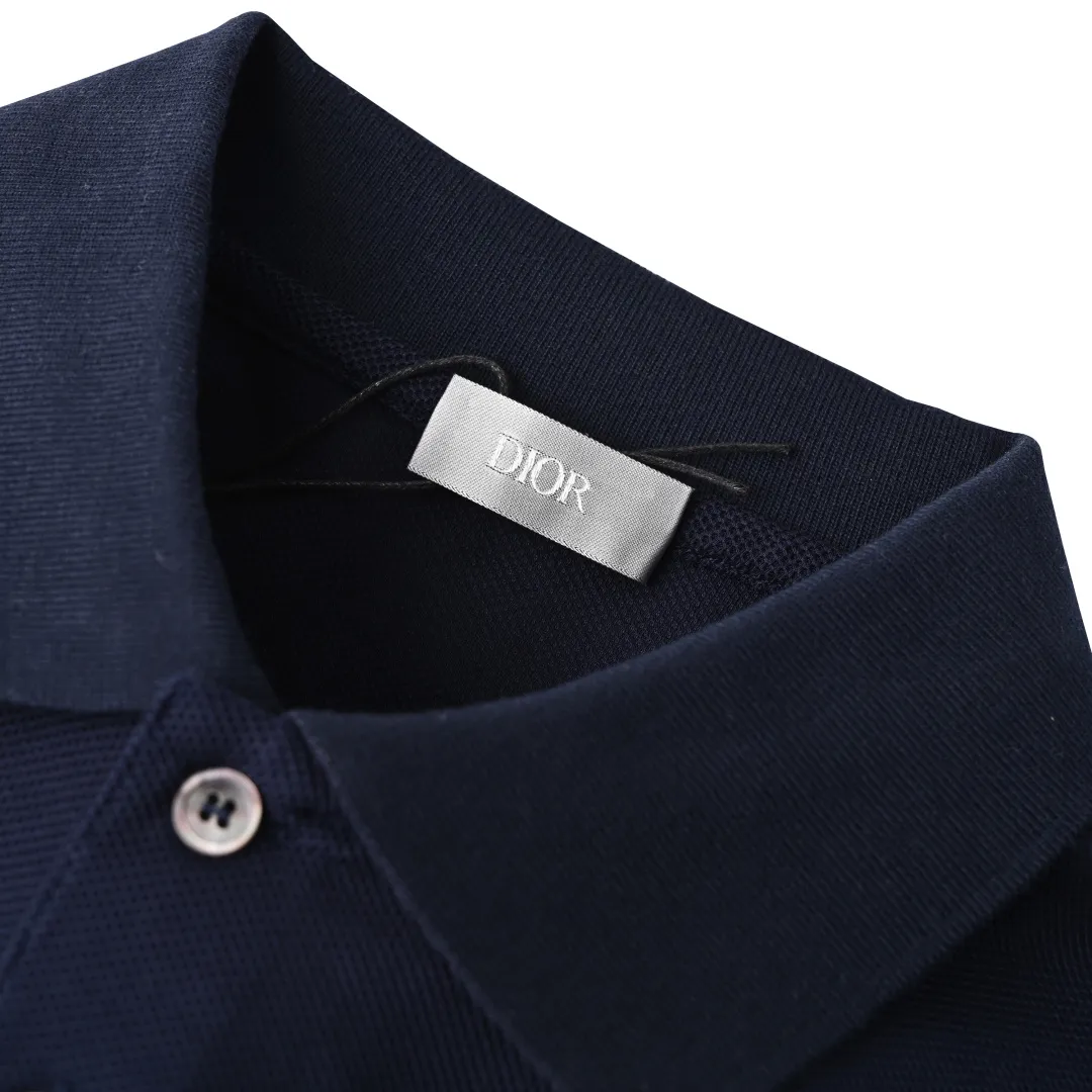 🅿️330 (higher version) DIOR Dior CD box square embroidered short-sleeved polo shirt. Original custom-made 200g cotton jade fabric, thread dyed to match the original. The imported machine-made tatami embroidery technology makes the letter logo appear delicate and exquisite, enhancing the decorative effect. Use an embroidery machine to embroider the designed letter logo onto the patch. Size：S-L
