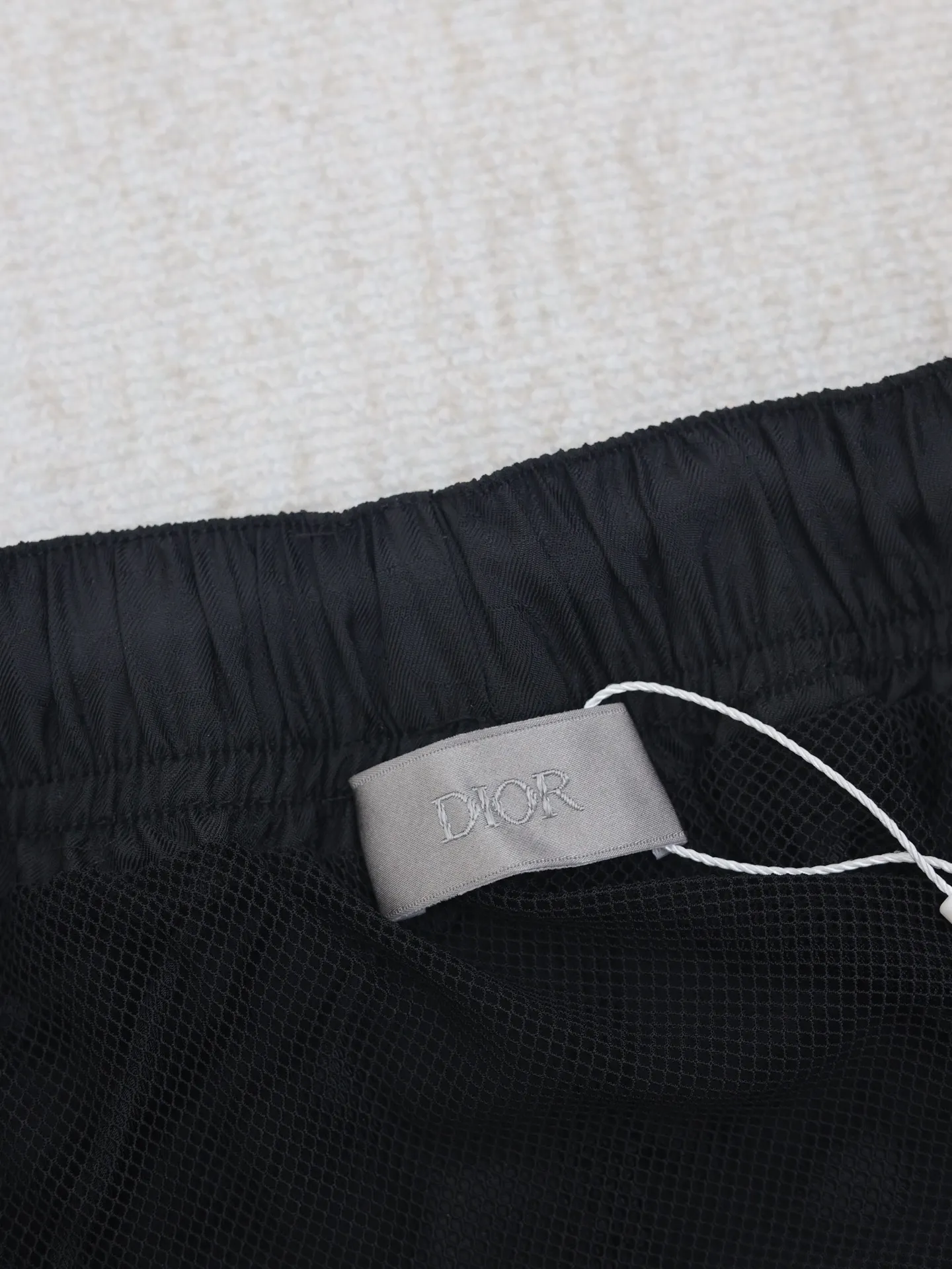 🅿️370 Dio*/Dior mulberry silk and cotton blended jacquard fabric Obliaue jacquard suit shorts This is from the 2024 beachwear limited series, highlighting the classic Oblique print. Carefully crafted from mulberry silk and cotton blended jacquard fabrics, it features a rounded hem design for a casual style. Wear with the matching pieces for a sophisticated summer look.  Size：S/M/L/XL