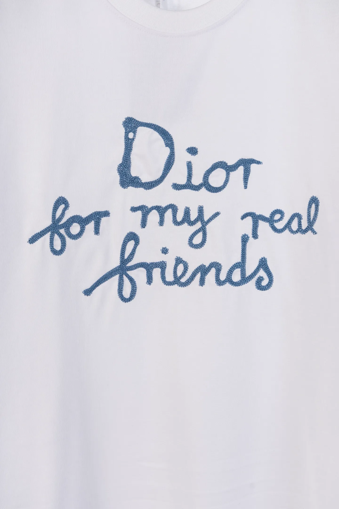 🅿️180 version embroidery style number k8040 DIOR Dior embroidered letters‼ ️Short-sleeved T-shirt® is the same as the official website *Customized 280g cotton fabric, soft, skin-friendly and comfortable *CD letter logo embroidered on the front *A very simple and elegant one that is unparalleled in terms of upper body comfort, interpreting your luxury and taste, and creating your fashionable charm. ⚠️Washing method: It is recommended to dry clean or wrap the reverse side in a laundry bag and machine wash it quickly in cold water and let it dry naturally! ⚠️Same style for men and women 𝐂𝐎𝐋𝐎𝐔𝐑: white black 𝐒𝐈𝐙𝐄 XS S M L