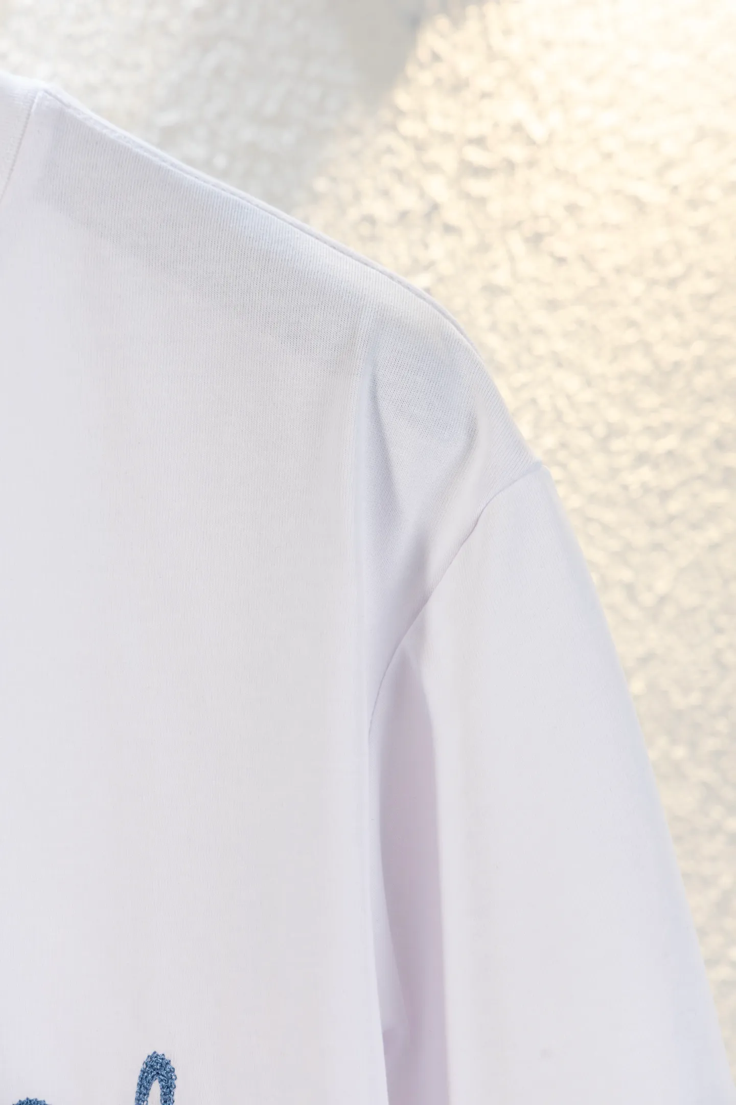 🅿️180 version embroidery style number k8040 DIOR Dior embroidered letters‼ ️Short-sleeved T-shirt® is the same as the official website *Customized 280g cotton fabric, soft, skin-friendly and comfortable *CD letter logo embroidered on the front *A very simple and elegant one that is unparalleled in terms of upper body comfort, interpreting your luxury and taste, and creating your fashionable charm. ⚠️Washing method: It is recommended to dry clean or wrap the reverse side in a laundry bag and machine wash it quickly in cold water and let it dry naturally! ⚠️Same style for men and women 𝐂𝐎𝐋𝐎𝐔𝐑: white black 𝐒𝐈𝐙𝐄 XS S M L