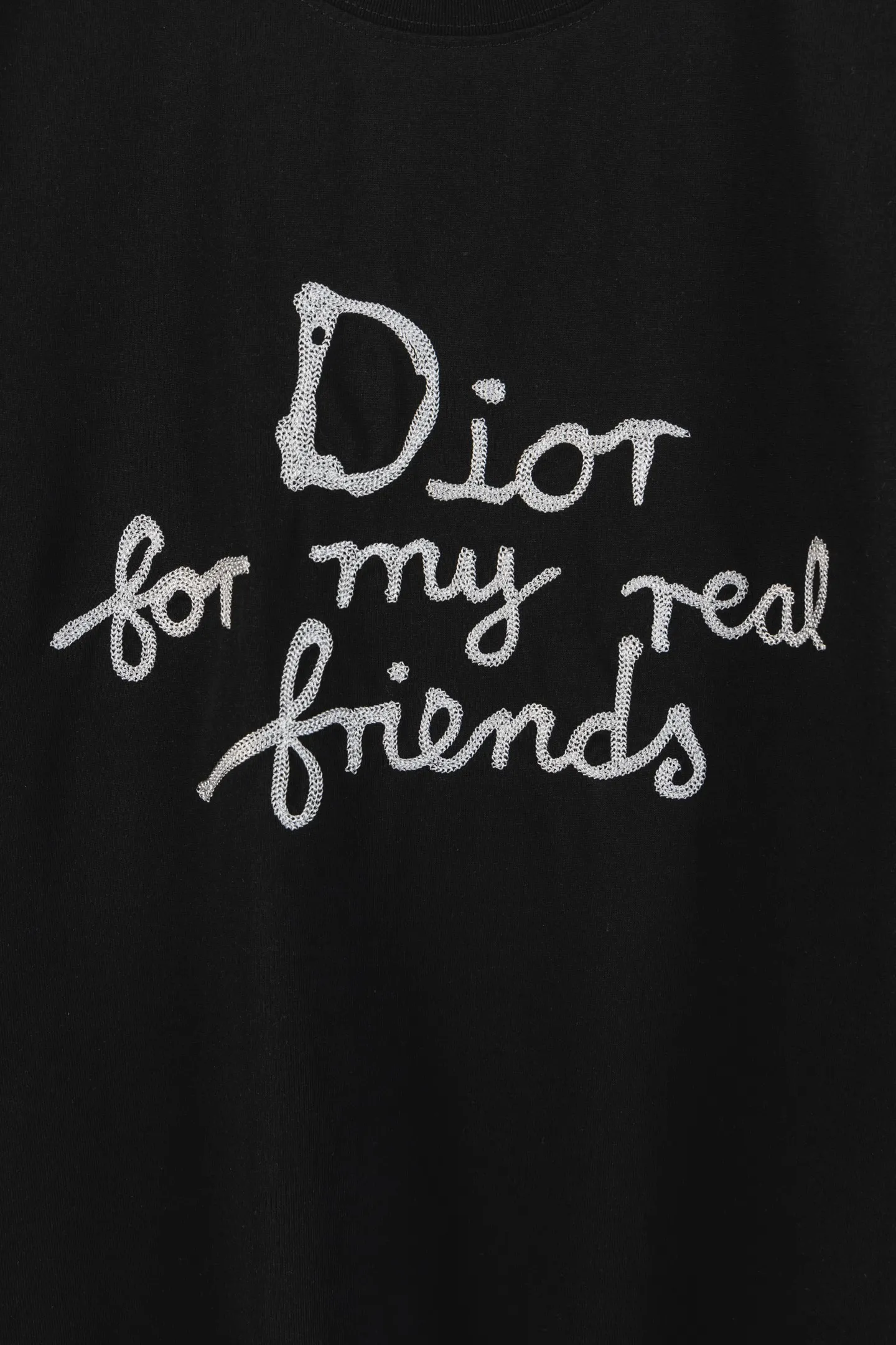 🅿️180 version embroidery style number K8040 DIOR Dior embroidered letters‼ ️Short-sleeved T-shirt® is the same as the official website *Customized 280g cotton fabric, soft, skin-friendly and comfortable *CD letter logo embroidered on the front *A very simple and elegant one that is unparalleled in terms of upper body comfort, interpreting your luxury and taste, and creating your fashionable charm. ⚠️Washing method: It is recommended to dry clean or wrap the reverse side in a laundry bag and machine wash it quickly in cold water and let it dry naturally! ⚠️Same style for men and women 𝐂𝐎𝐋𝐎𝐔𝐑: white black 𝐒𝐈𝐙𝐄 XS S M L