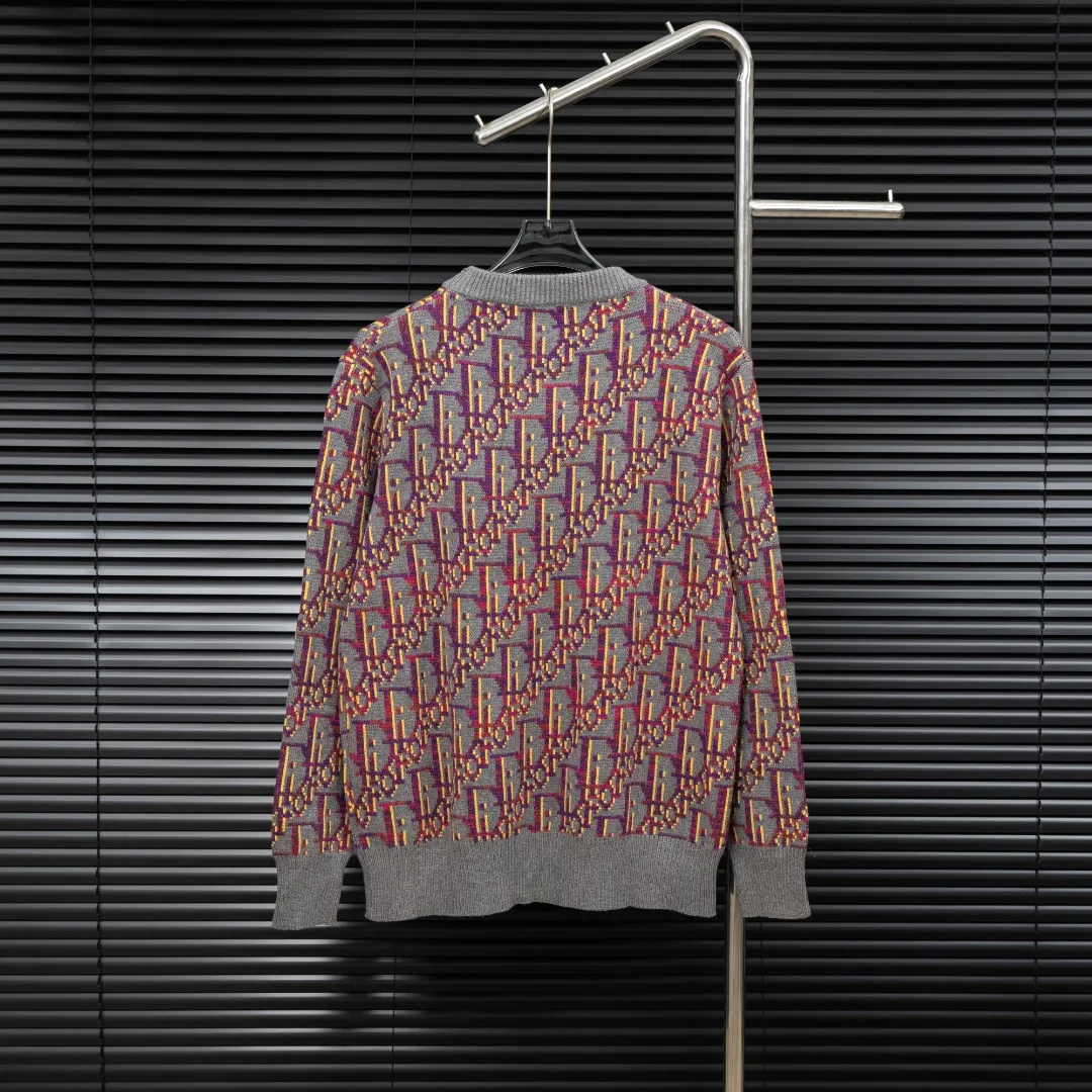 🅿️330 Style: DIOR Dior all-over knitted long-sleeved sweater Size: S-XXL Fabric: Wool blend Accessories: Full set of customized original accessories No gender distinction, same style for men and women