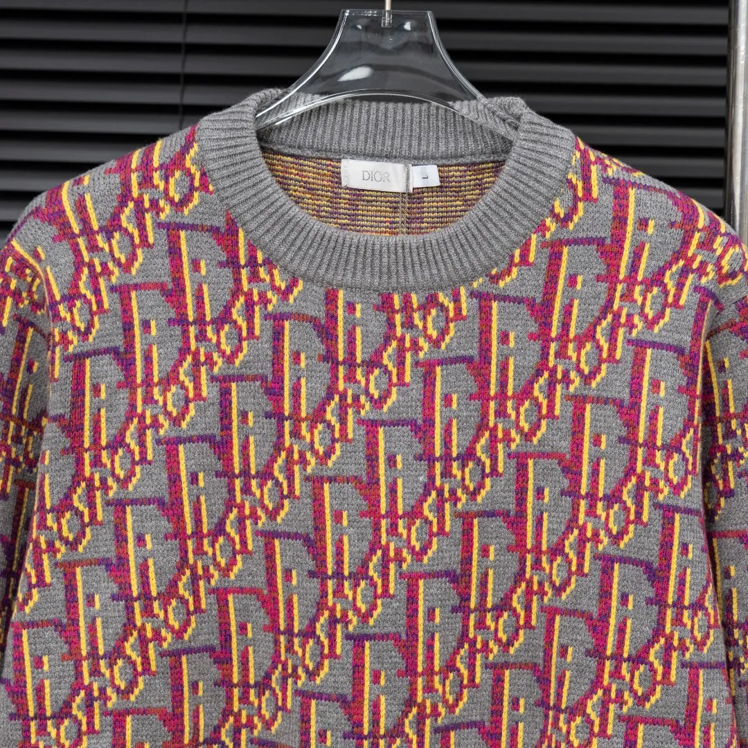 🅿️330 Style: DIOR Dior all-over knitted long-sleeved sweater Size: S-XXL Fabric: Wool blend Accessories: Full set of customized original accessories No gender distinction, same style for men and women