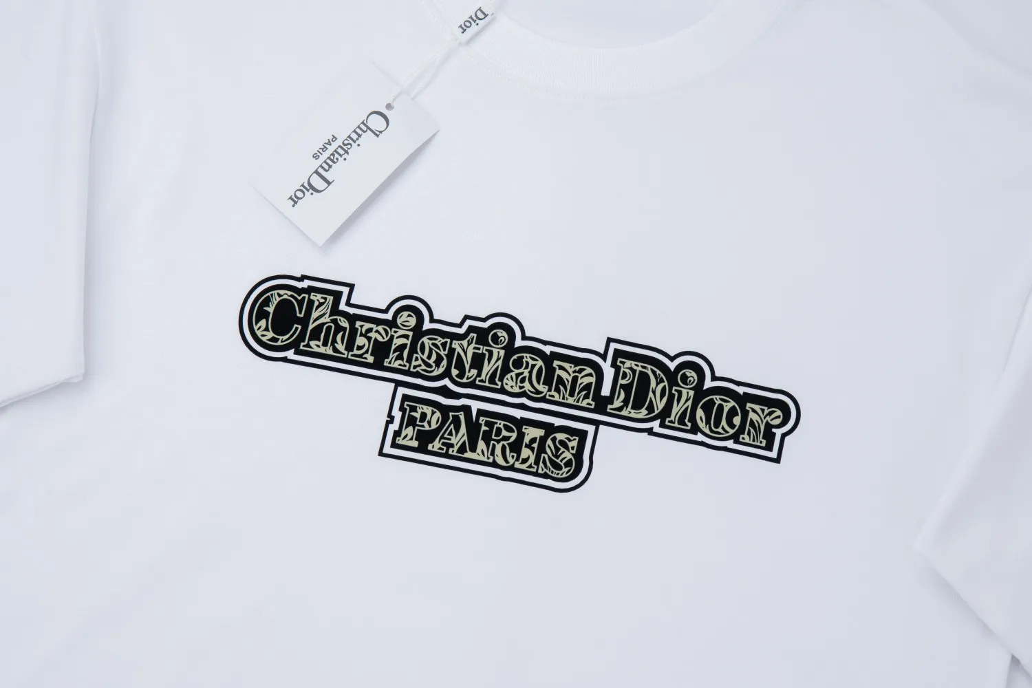 🅿️200 High quality ✨DIO✨🆕Classic logo letter pattern short sleeves. Official website synchronization, pure cotton fabric at the counter! Comfortable against the skin, durable and easy to wear, classic and simple logo design, meticulous original craftsmanship, customized 290G same vat dyed fabric, very comfortable to the touch, latest brick cabinet synchronization OS off-shoulder version, fashionable and personalized, super versatile and good-looking, very suitable for both men and women, a must-have style, hang tag, collar label, washed wheat, complete with three labels, black and white. 2️⃣Color S M L XL