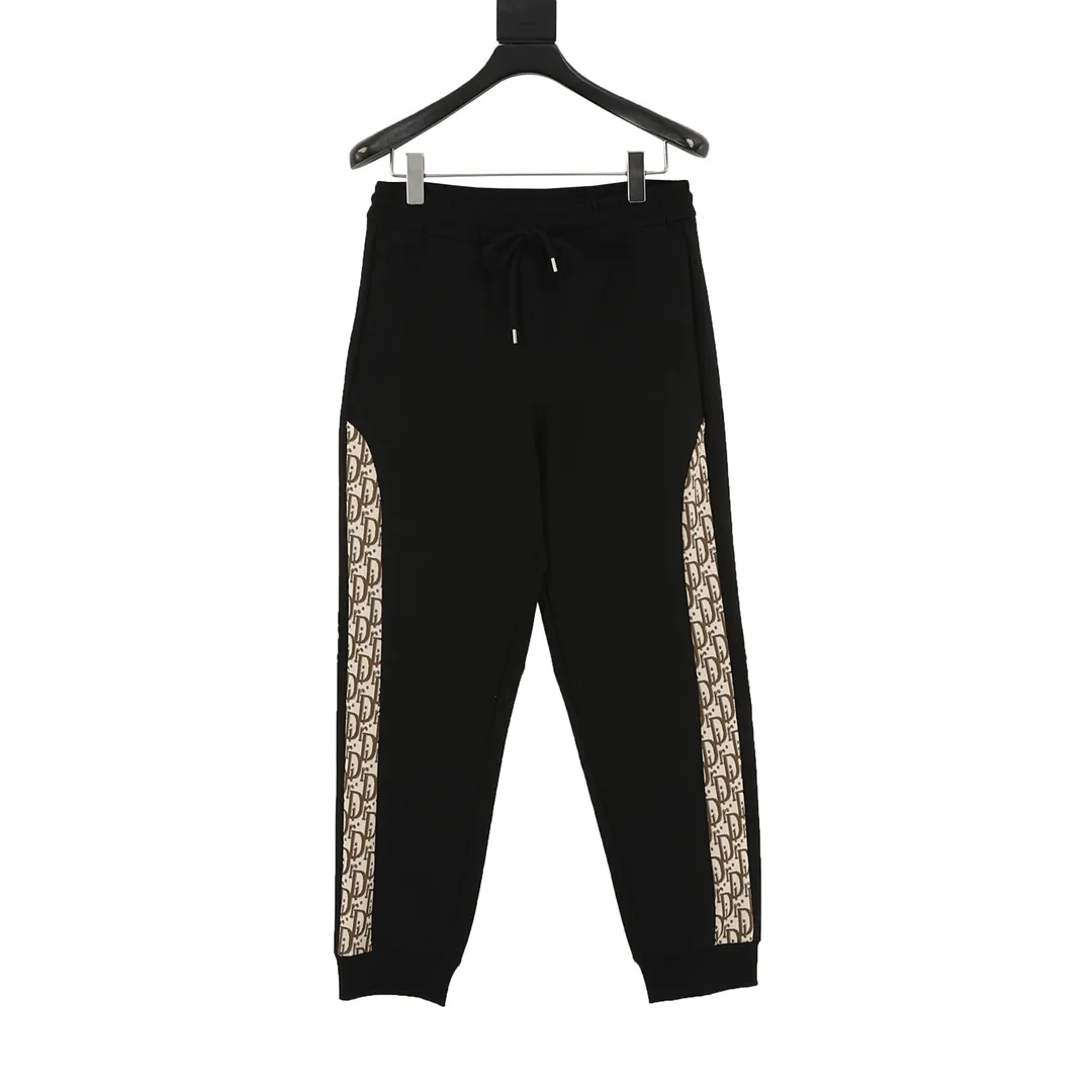 🅿️540 Dior/Dior 25Fw Contrast color stitching presbyopia letter all-print suit trousers. Classic sweatpants with presbyopia pattern design all over the side, CD logo embellishment, drawstring elastic waistband. Made of high-quality cotton fabric, it feels comfortable and textured, and the loose fit is versatile and fashionable. Suitable for daily casual wear, it looks cool with sports shoes or sneakers! Better paired with the same zipper jacket! ! Color: Khaki Size:S-XL