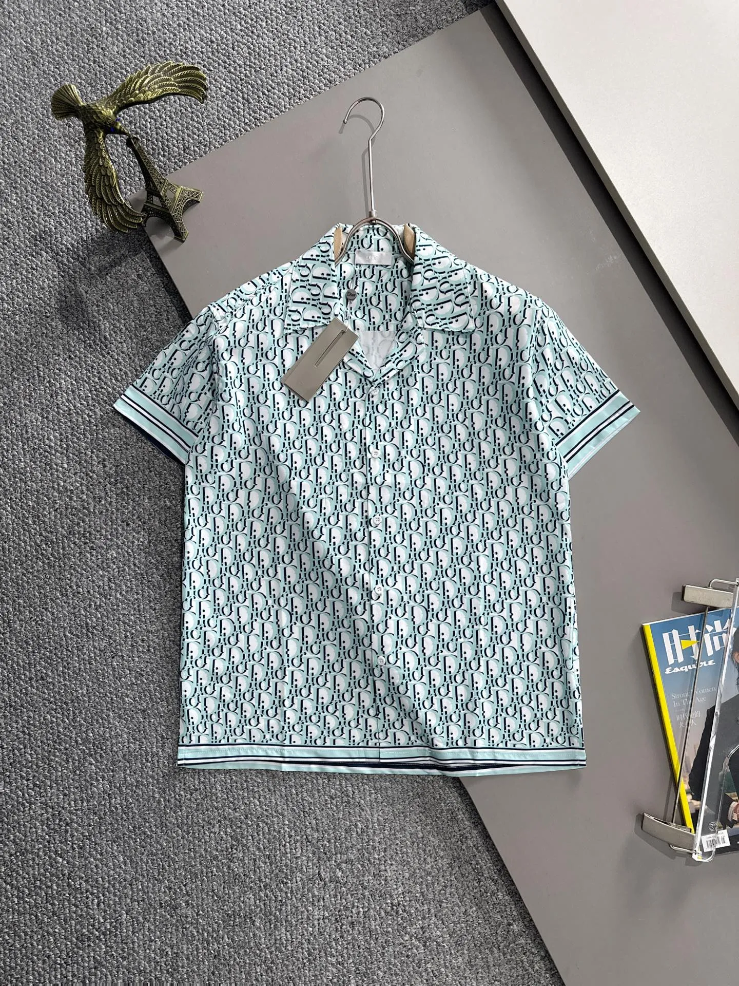 🅿️400 Dior 2025 summer classic LOGO design full-print suit, light and thin cotton full-body digital printing, made of high-quality polyester fiber fabrics, pants with breathable mesh lining, carefully created standard version, can be matched separately with clothes, versatile style for leisure time! The classic logo on the whole body is very eye-catching, showing a sense of luxury and style, becoming a classic and mainstream style that never goes out of style and is elegant! Extremely handsome, classic and heroic. Same style for men and women. Size: M-3XL (Please note your height and weight when placing an order)