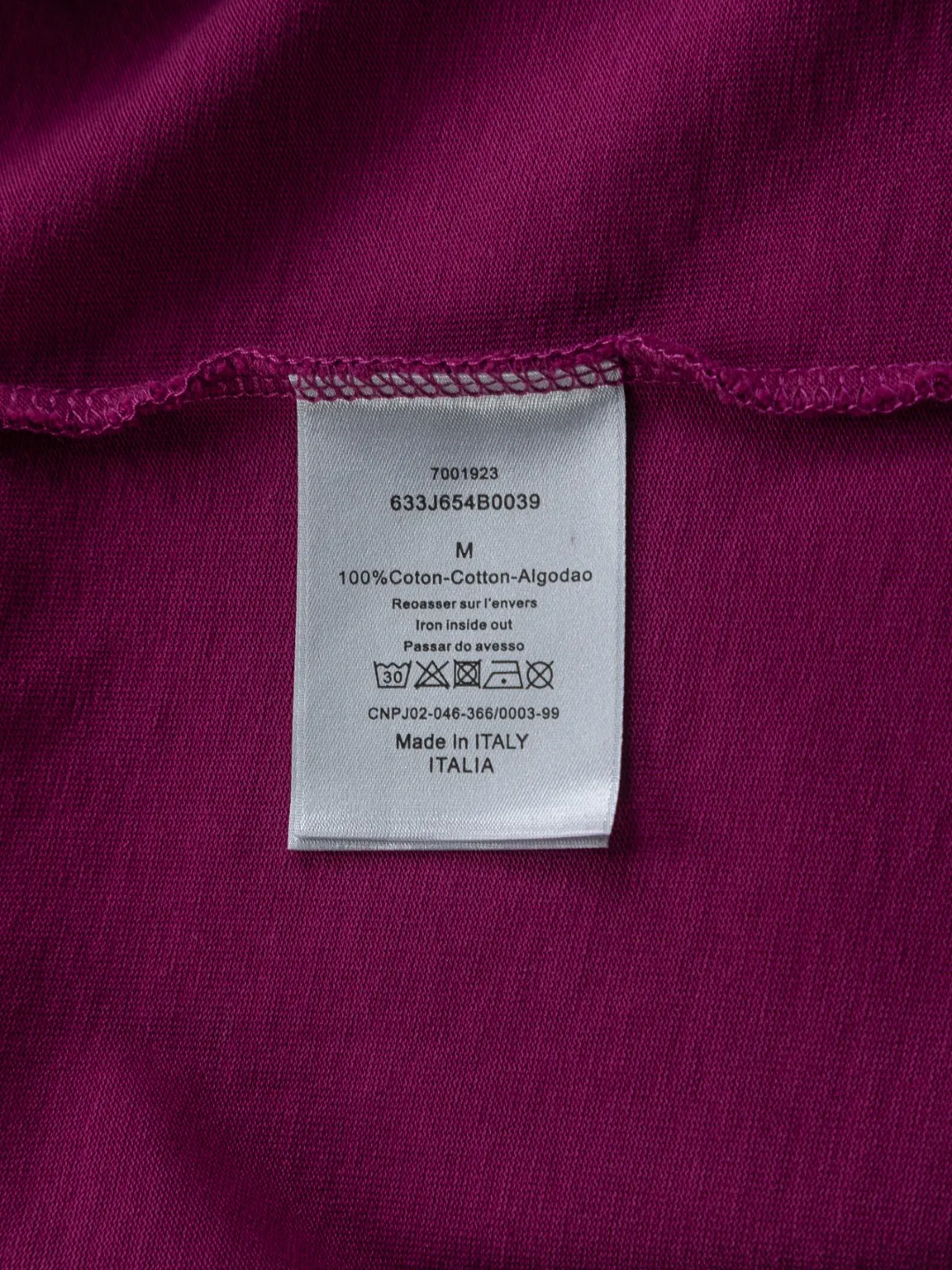 🅿️210 DIOR Dior Dior CD micro wide version S-XL Dior 26ss official website is always unbeatable classic style permanent boutique counter eternal co-branded floral letter patch on the chest 🪡 embroidery + velvet simple letters large logo on the back 🪡 embroidered logo heavy craftsmanship same style short-sleeved T-shirt, cotton blended terry jersey fabric, original development This is from the 2025 beachwear limited series. The full-logo jacquard towel highlights the classic Obliave flower. It is matched with an S-shaped round neck and topstitching. It is unique. The whole body is decorated with obliqve jacquard. The ribbed round neck is matched with V-shaped topstitching. Customized accessories. The whole body is customized and developed according to the Y-panel... Complete with three standards, it can control various styles and pay tribute to Dior's historic year! Coupled with the blessing of full-flower cotton material, both the upper body comfort and the existence are unparalleled. It can be said to be a must-have companion in summer. The excellent breathability and comfortable wearing feeling are unparalleled~ Recommended! ! Same style for men and women! Color: Black White Blue Purple Size: S-XL Size chart: S: Shoulder width 50-Bust 56-Length 70 M: Shoulder width 52-Bust 57-Length 72 L: Shoulder width 54-Bust 59-Length 74 XL: Shoulder width 56-Bust 62-Length 76
