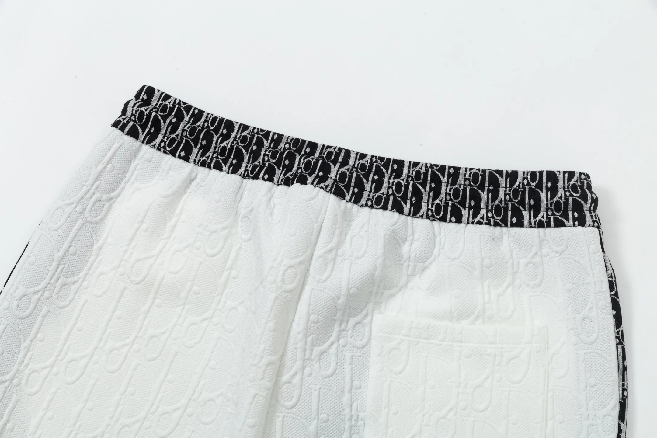 🅿️200 DIOR Dior 2025 new model Light luxury Ribbon splicing Back opening pockets Daily commuting for men and women A must-have for casual shorts · Customized jacquard fabric · Built-in drawstring to adjust the elastic waist design · Inner edge processing, no head pressure · Complete waist tag with three washing marks Color: White Size: S M L XL