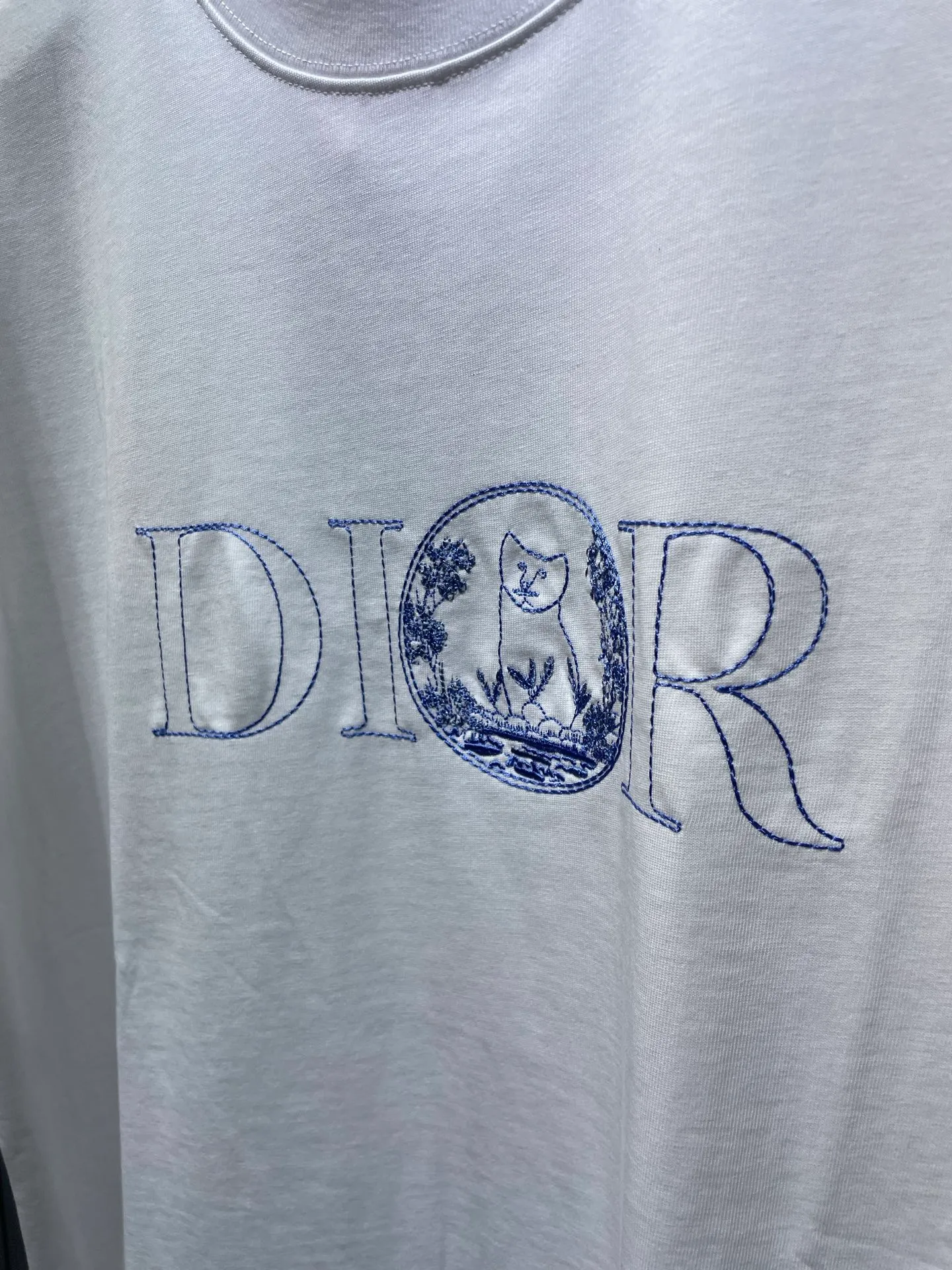 🅿️250 DIOR Dior badge letter embroidery🪡 Logo is exquisitely upgraded, the same as the official short-sleeved T-shirt. It feels very comfortable. It is in sync with the spring and summer brick cabinets. It is fashionable and individual. Super versatile and good-looking. It is very suitable for both men and women. It is a must-have for everyone. Hang tag. Collar label. Washed wheat. Complete with three standards. Color: White Blue Size: SMLXL