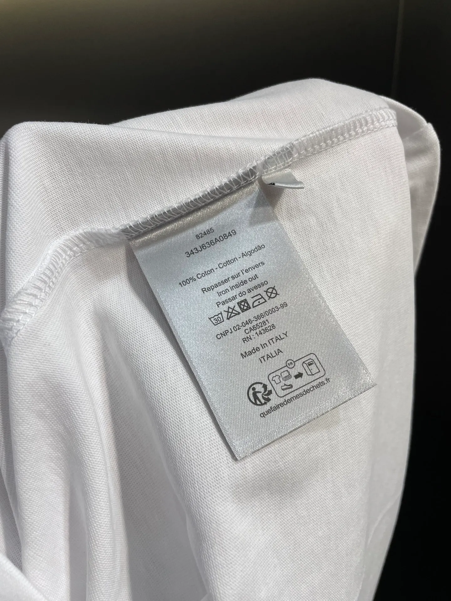 🅿️250 DIOR Dior badge letter embroidery🪡 Logo is exquisitely upgraded, the same as the official short-sleeved T-shirt. It feels very comfortable. It is in sync with the spring and summer brick cabinets. It is fashionable and individual. Super versatile and good-looking. It is very suitable for both men and women. It is a must-have for everyone. Hang tag. Collar label. Washed wheat. Complete with three standards. Color: White Blue Size: SMLXL