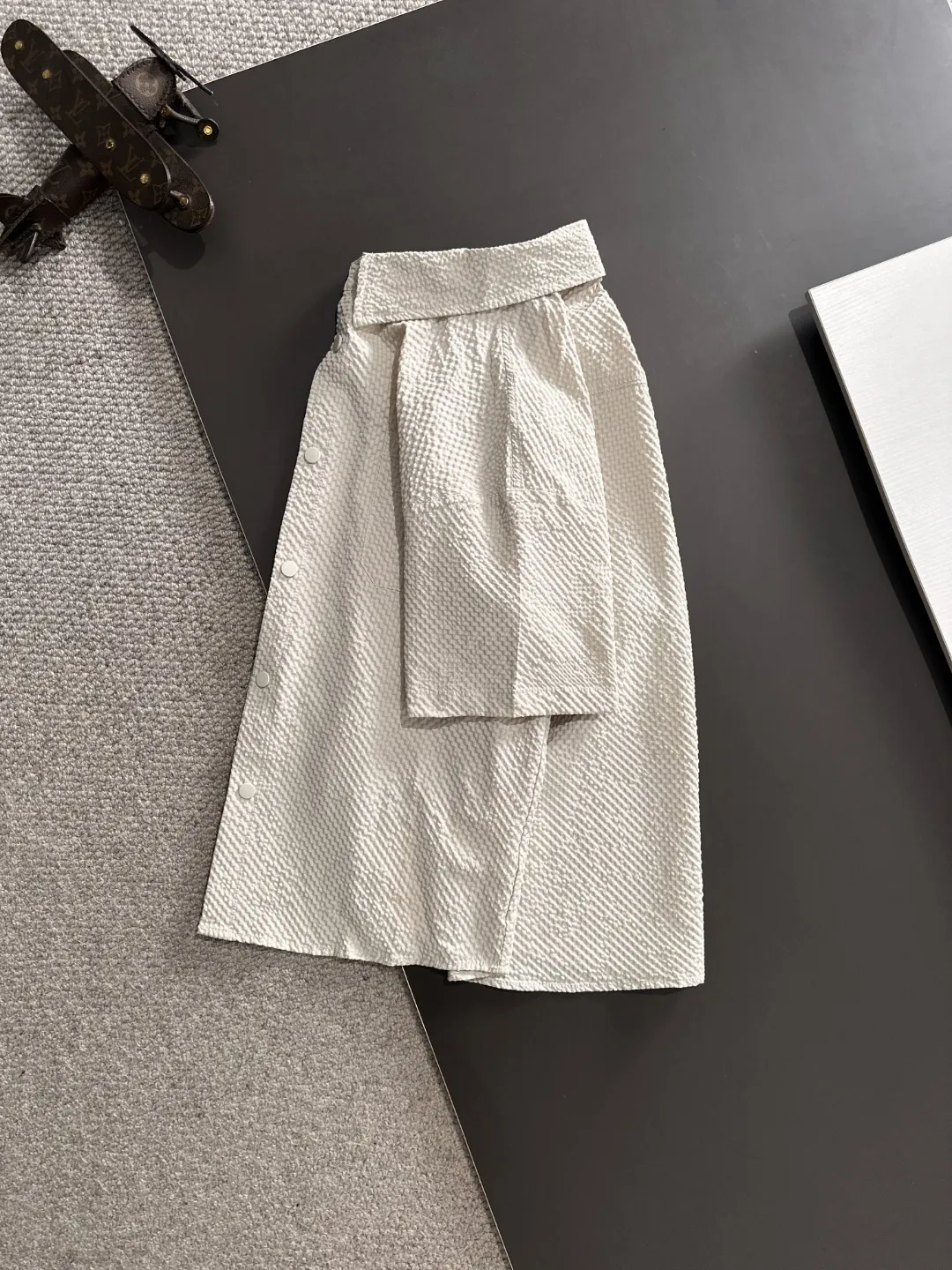 🅿️500 Next day shipping High-quality suit Dior 2025 new summer casual suit, exquisite and high-end details, full of high-end feeling. Customized high-end liquid ammonia cotton fabric, the upper body is crisp and stylish, comfortable and not tight. The clean and neat tailoring is full of urban style, which makes you feel good when you wear it. It is the first choice for high-end fashion people, and the upper body effect is super good-looking! Size: M-5XL.