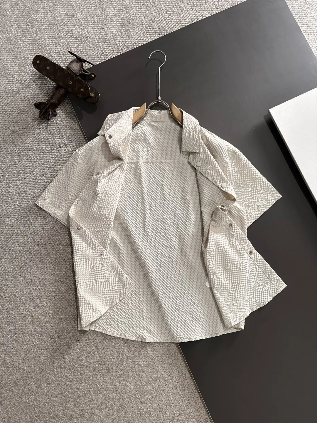 🅿️500 Next day shipping High-quality suit Dior 2025 new summer casual suit, exquisite and high-end details, full of high-end feeling. Customized high-end liquid ammonia cotton fabric, the upper body is crisp and stylish, comfortable and not tight. The clean and neat tailoring is full of urban style, which makes you feel good when you wear it. It is the first choice for high-end fashion people, and the upper body effect is super good-looking! Size: M-5XL.