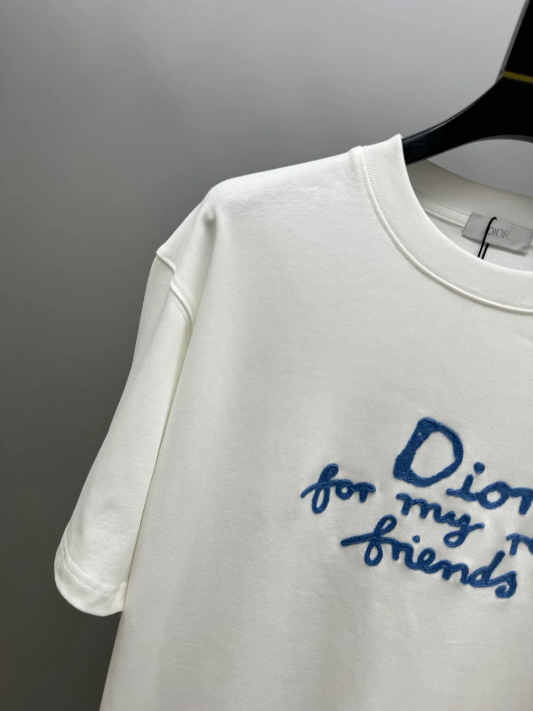 🅿️210 (top version, differentiated currency) will not be taken off the shelves all year round, sell with confidence. Style: Dior/DIO.R short-sleeved T-shirt. Fabric: 300g double yarn 100% cotton. Rib: 320g heavy Sorona 1*1 trendy brand. Craftsmanship: imported machine embroidered logo. Color: white blue. Size: XS S M L. Gender-neutral. Same style for men and women.