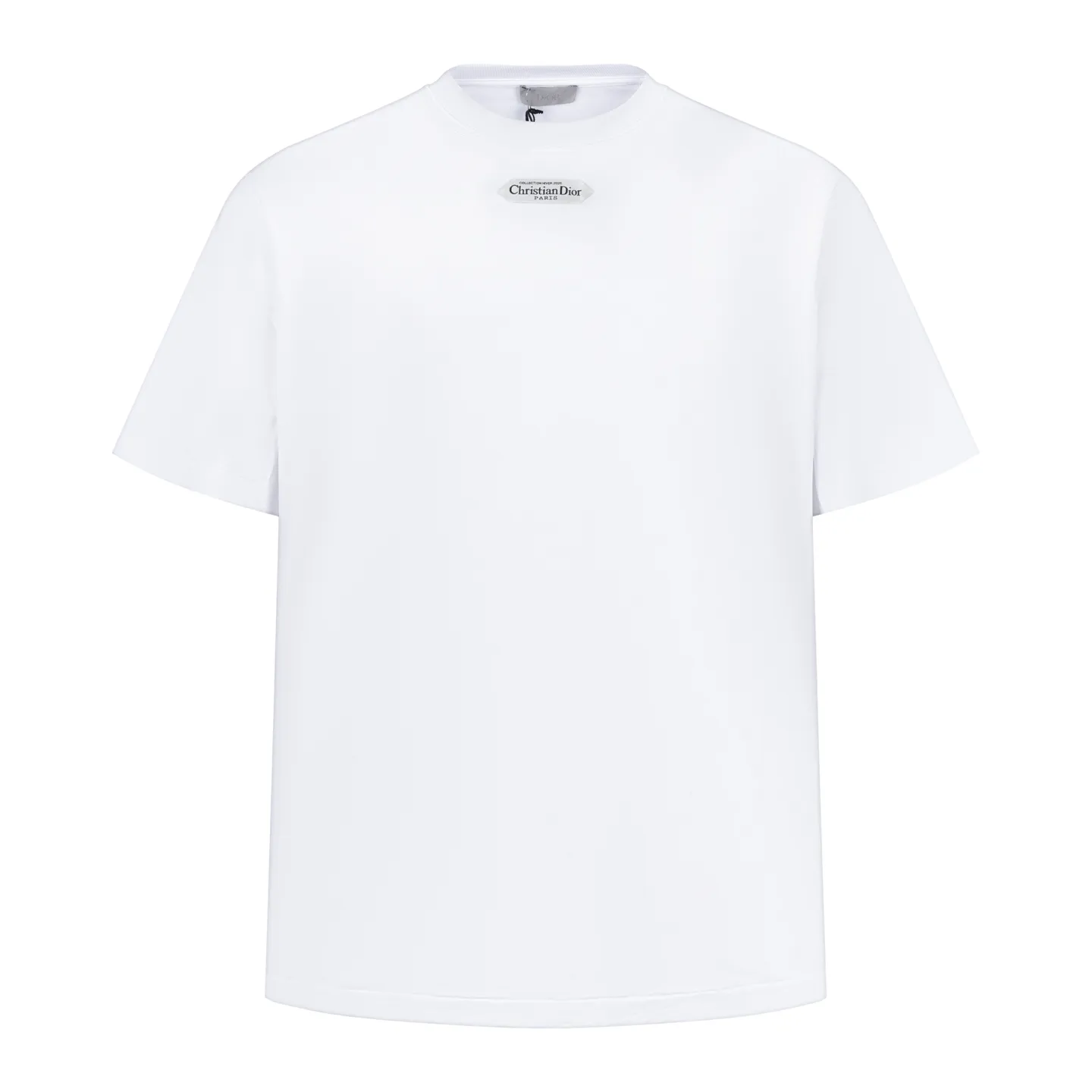 🅿️280 [Exclusive supply] CD 25FW simple label short sleeves (white) The fabric is made of 24S 185g special woven compact cotton fabric, and the rib is made of 32S 300g double yarn rib. This T-shirt is new to the 2025 winter men's collection. It is decorated with a CD Paris logo label inspired by the spirit of haute couture to enhance the style and pay tribute to the extraordinary craftsmanship of the workshop. Crafted from black cotton jersey with a ribbed crew neck and cuffs, it can be worn with track pants for a casual look. It is woven with 24-count special compact cotton yarn. The weaving process requires high standards and requires the use of advanced looms and high-quality raw materials. Specially woven compact cotton has many advantages, such as softness and comfort, good breathability, strong wrinkle resistance, good durability, etc.; it has a tighter, softer and more delicate texture and feel. The brand label on the chest is embellished as the brand's signature detail and is woven using double-sided jacquard technology; black threads are embedded in the white base, or micro-letters are formed through the density of the yarn. The edge of the label is processed by laser cutting, and there are no defects such as yarn leakage and yarn leakage. Size:XS/S/M/L