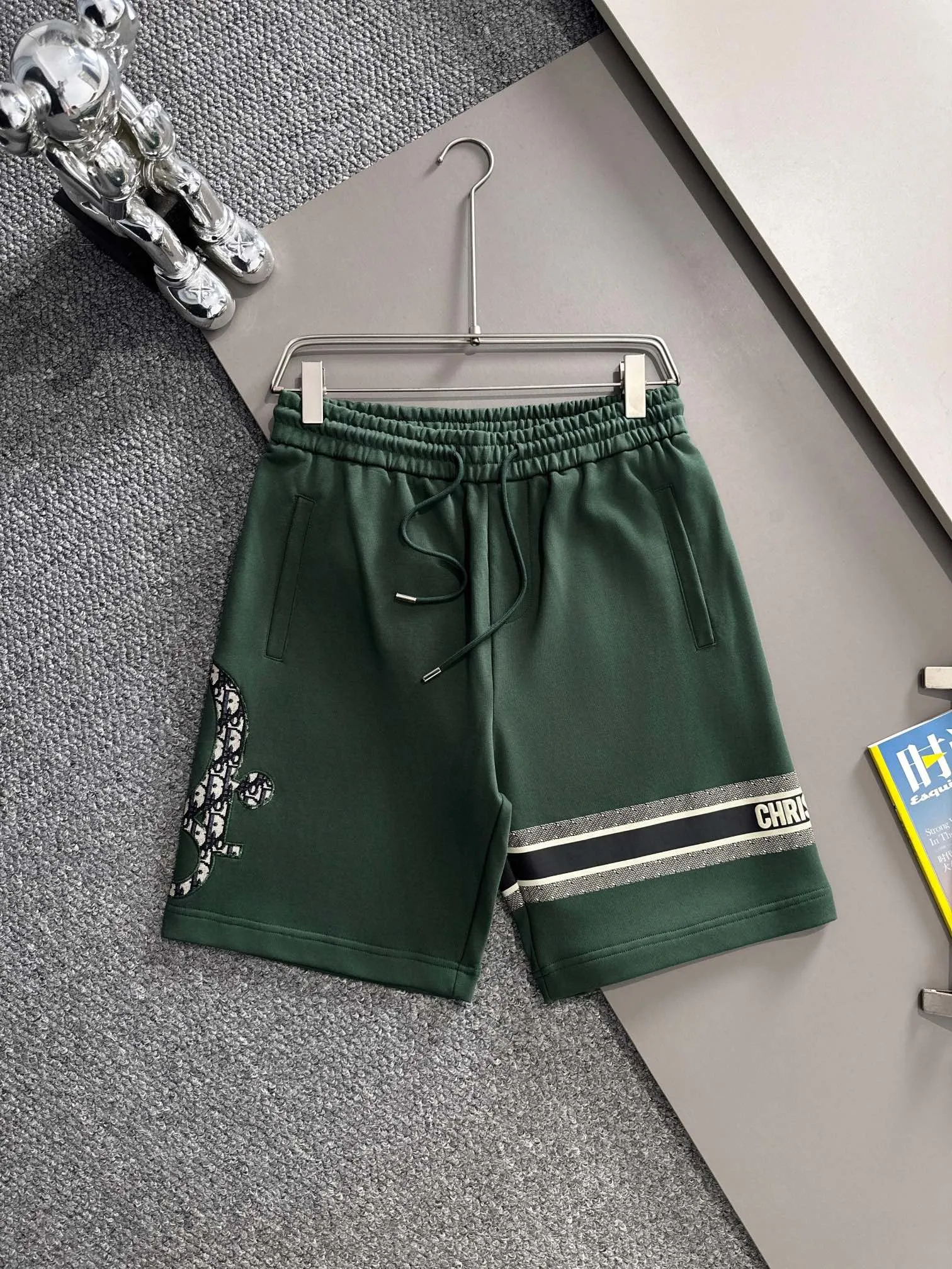 🅿️210 set style! Dior Dior 2025 new model, light luxury, patch embroidery logo, flocked CD striped letters, daily commuting for men and women, must-have casual shorts ·Customized terry fabrics ·Imported machine embroidery technology ·Inner edge processing, no head pressure ·Waist label and hangtag, three wash marks are complete Color: Green Size: XS S M L