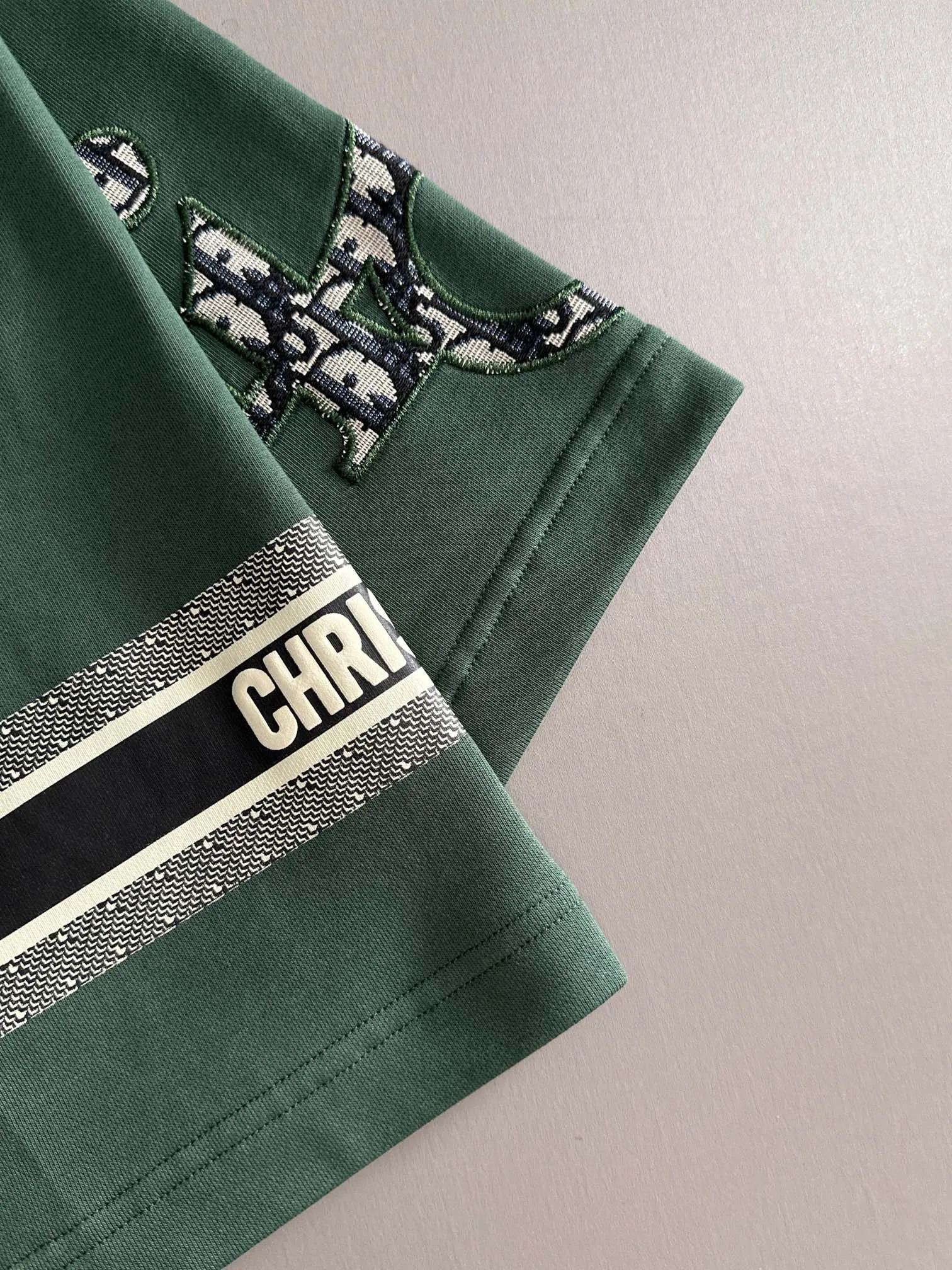 🅿️210 set style! Dior Dior 2025 new model, light luxury, patch embroidery logo, flocked CD striped letters, daily commuting for men and women, must-have casual shorts ·Customized terry fabrics ·Imported machine embroidery technology ·Inner edge processing, no head pressure ·Waist label and hangtag, three wash marks are complete Color: Green Size: XS S M L