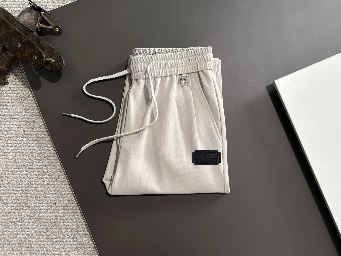 🅿️400 next day shipping DIOR 2025 spring and summer new elastic band casual pants, thin counter custom fabrics, high breathability and comfort, impeccable details, brand element design concept, reflecting high quality. It feels delicate and soft! It presents a casual cut and the upper body shape is great! Size: M-4XL