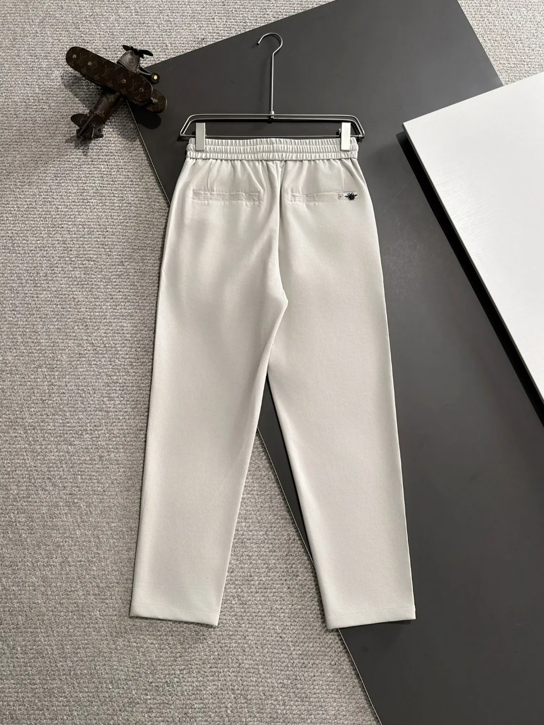 🅿️400 next day shipping DIOR 2025 spring and summer new elastic band casual pants, thin counter custom fabrics, high breathability and comfort, impeccable details, brand element design concept, reflecting high quality. It feels delicate and soft! It presents a casual cut and the upper body shape is great! Size: M-4XL