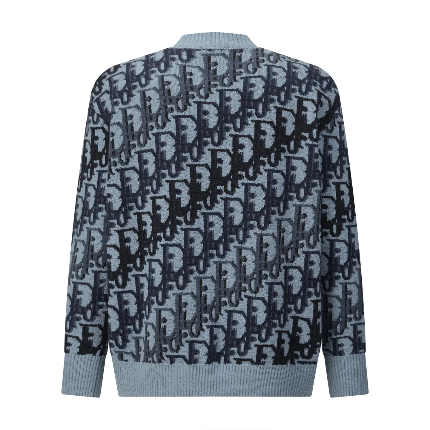 🅿️440 CD 26SS Oblique all-over jacquard crew neck sweater (blue). The original version was purchased for 15,000 and developed. The fabric is made of 55% merino wool and 45% cotton yarn. This fabric is soft on the upper body, not close to the body, and is very comfortable to wear both outside and inside. The 7-needle machine mouth is used for jacquard craftsmanship, and each color is aligned and dyed on the board. Garment washing - removes wool impurities - fixes the fit - adds hand feel. This sweater is new to the Spring 2026 men's collection and highlights Dior's classic Oblique print. Crafted from blue sheep's wool with multi-color accents throughout. The bold Oblique print features a ribbed crew neck, cuffs and hem. The all-over pattern reflects Dior's elegance, and the colorful graphic style can enhance any outfit. Trimmed with multi-color Oblique printed ribbed crew neck, cuffs and hem 100% sheep wool throughout. Size:S-M-L-XL