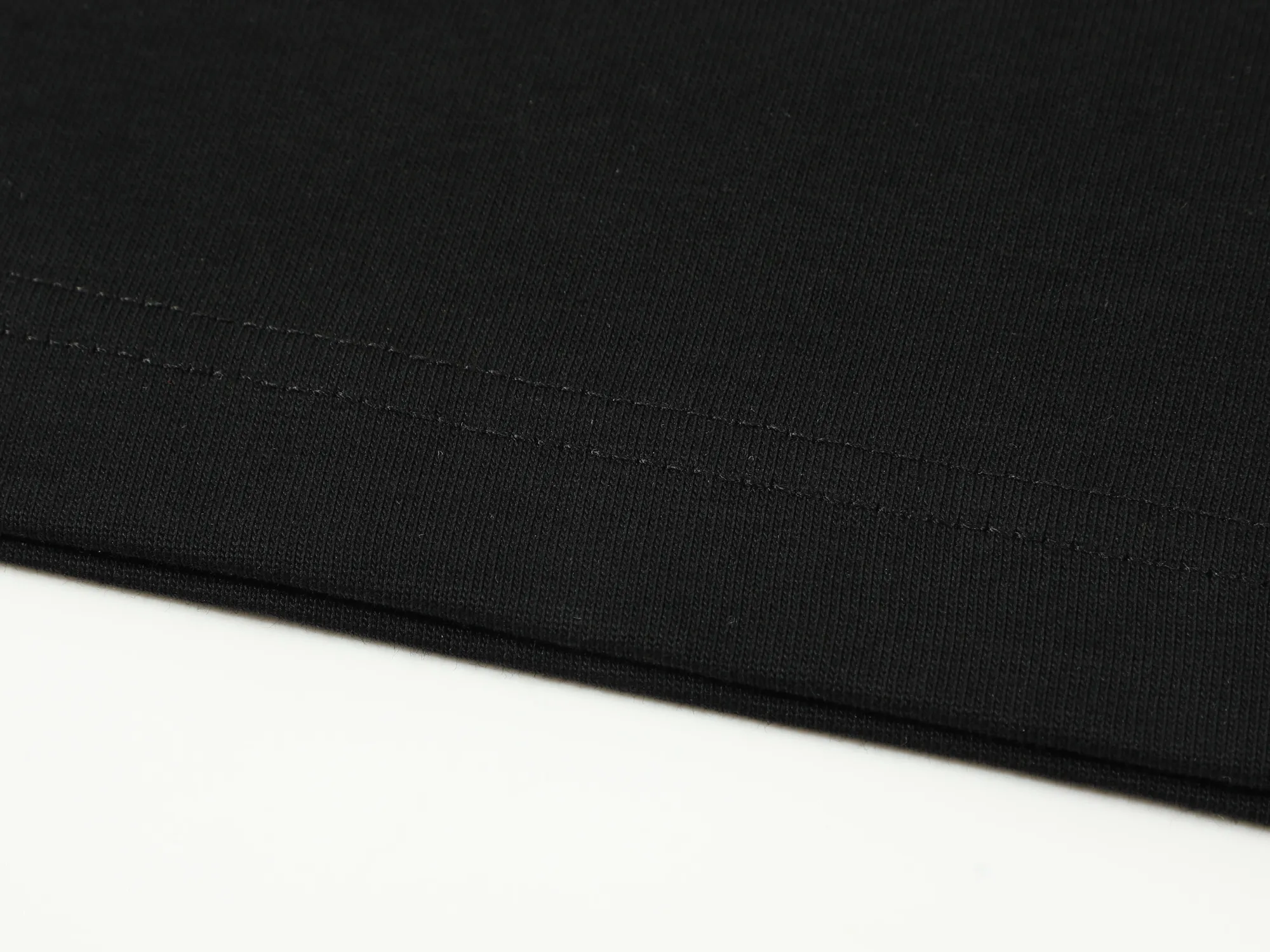 🅿️160 DIOR Dior letter embroidery LOGO‼ ️Short-sleeved T-shirt® *Customized 280g cotton fabric, the fabric is soft, skin-friendly and comfortable *Laminated letter logo on the front *A very simple and elegant one that is unparalleled in terms of upper body comfort, interpreting your luxury and taste, and creating your fashionable charm. ⚠️Washing method: It is recommended to dry clean or wrap the reverse side in a laundry bag and machine wash it quickly in cold water and let it dry naturally! ⚠️ Unisex style 𝐂𝐎𝐋𝐎𝐔𝐑: White Black 𝐒𝐈𝐙𝐄: S-XL