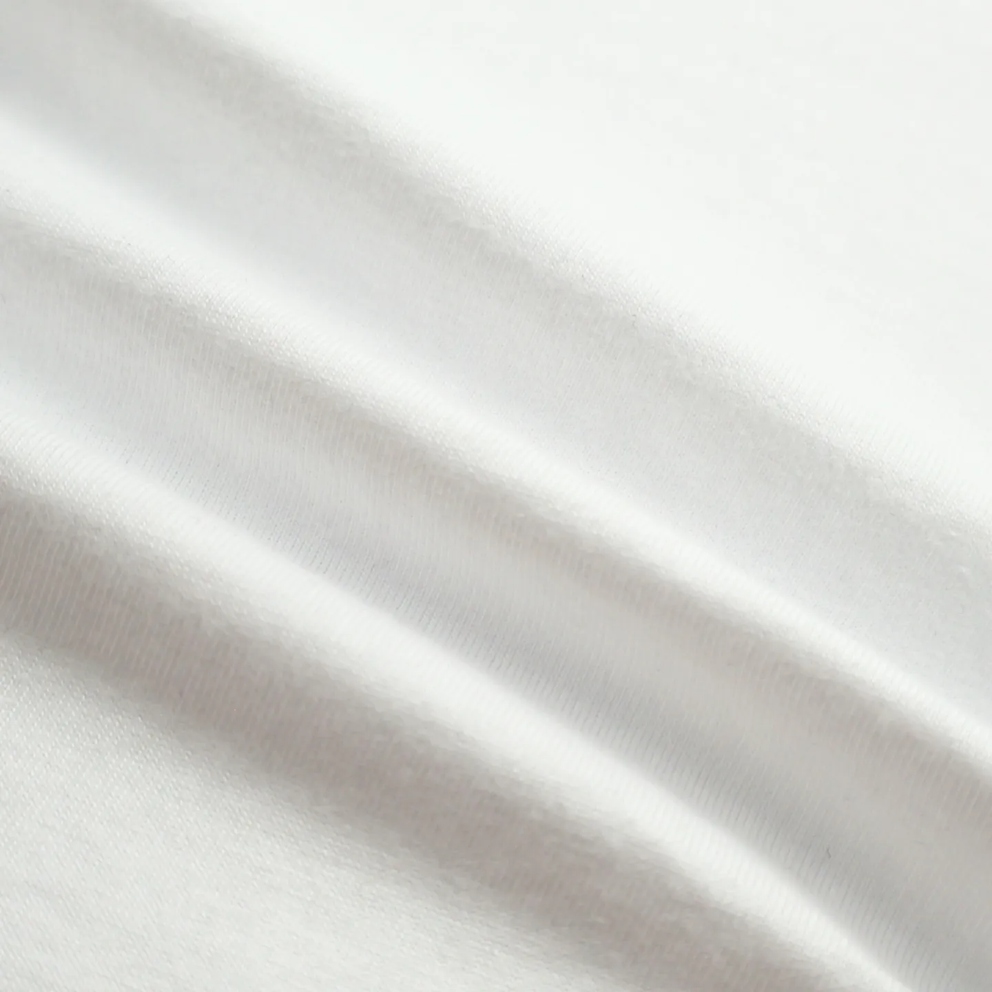 🅿️270 [Exclusive supply] CD artistic font rib short sleeves. Originally purchased and developed for 7,200, made of 15S fine cotton plain weave, 230g; paired with threaded 32S double yarn drawbar, 300g. 15S is a relatively thick yarn used to make thicker and more durable fabrics. The fabric made of pure cotton natural fiber has the characteristics of good hygroscopicity, strong breathability, softness and comfort. Draw flowers on the original artistic fonts, and weave a floral collar pattern with specific yarns of different colors. Fully computerized jacquard machine, the so-called computerized jacquard machine is to store the pattern data in a computer disk in advance, then put the disk into the computer of the loom, and the computer will control the weaving. The exquisite jacquard flat machine collar has clear and unique texture, rich color layers and is not easy to deform. Special double-layer weaving technology, rich color layering, strong three-dimensional jacquard effect on the surface, comfortable and skin-friendly, and good breathability. Size:S-M-L