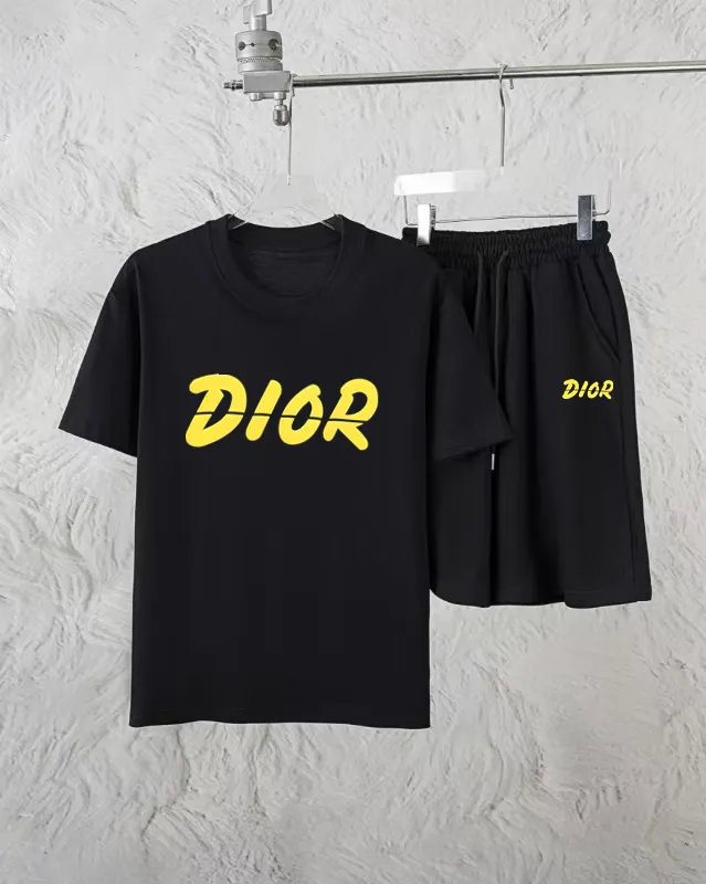 🅿️300 Dior Exclusively provides new trendy men’s fashionable round neck short-sleeved shorts suits, trendy and fashionable casual short-sleeved suits! It has high breathability and comfort, impeccable details, and brand element design concept, reflecting high quality. It presents a casual cut and the upper body shape is great! Material: 260g double yarn pure cotton short sleeves + 360g pure cotton terry shorts Size: S-XXL 🔥 (please state your height and weight when placing an order)