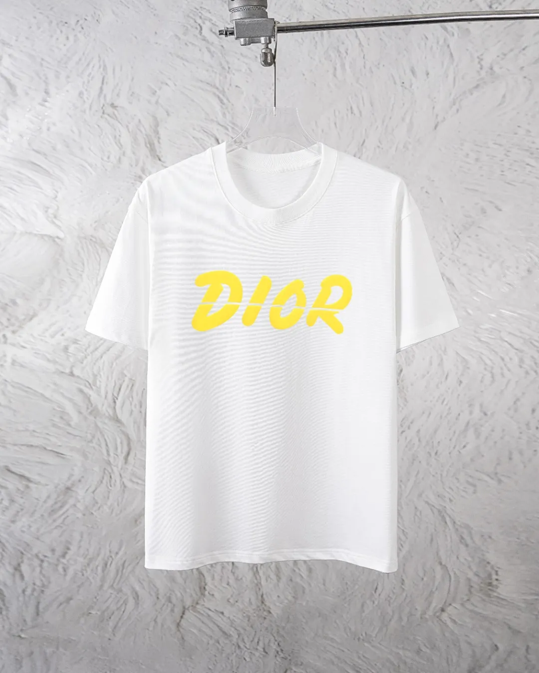 🅿️300 Dior Exclusively provides new trendy men’s fashionable round neck short-sleeved shorts suits, trendy and fashionable casual short-sleeved suits! It has high breathability and comfort, impeccable details, and brand element design concept, reflecting high quality. It presents a casual cut and the upper body shape is great! Material: 260g double yarn pure cotton short sleeves + 360g pure cotton terry shorts Size: S-XXL 🔥 (please state your height and weight when placing an order)