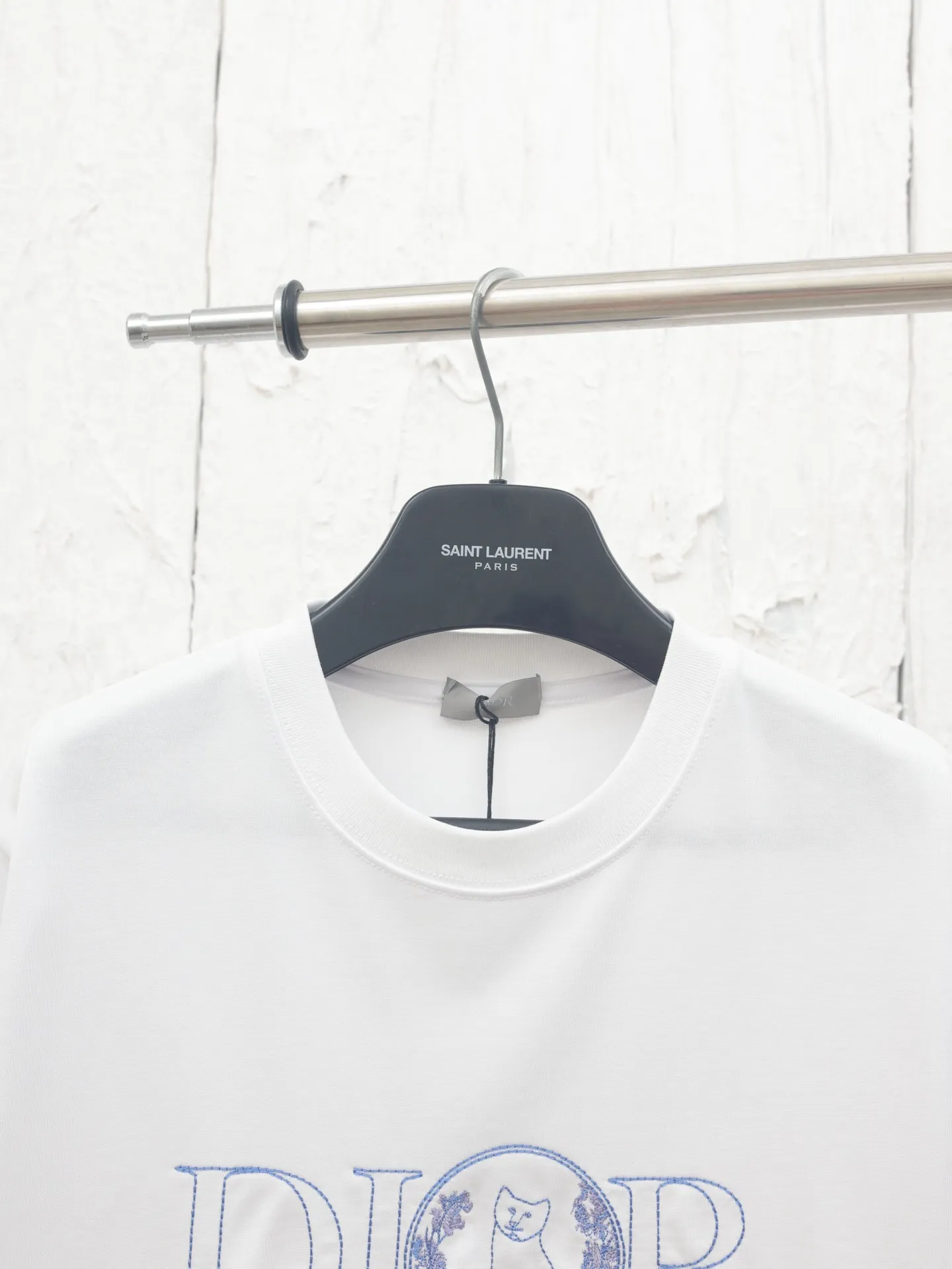 🅿️250 Dio*/Dior 25 new embroidered hollow letter cat pattern round neck short-sleeved T-shirt 270g washed cotton, 36 double yarns, stable, tight and thick feel Four-thread dense edges, double-thread collar edge, double-needle chain bottom hemming and threading Front embroidery, fine workmanship, the cat logo pattern is full of fun Size: S/M/L/XL