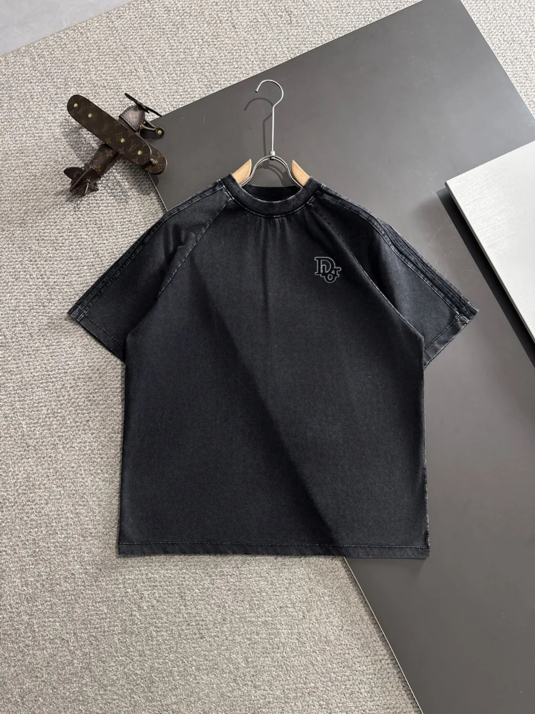 🅿️500 next day shipping DIOR/Dior high quality 2025 spring and summer new elastic band casual heavy industry washed suit, batik tripe sweat-absorbent and breathable, counter-customized fabric with high breathability and comfort, impeccable details, brand element design concept, reflecting high quality. It feels delicate and soft! It presents a casual cut and the upper body shape is great! Trading company channels are rare and available on the official website simultaneously! From a high-end men's positioning brand, high-end, low-key luxury taste, people can't refuse! Exquisite workmanship and impeccable quality! The overall style is simple, fashionable and timeless, fully meeting the requirements of stylish and tasteful dressing! Size: S-XXL