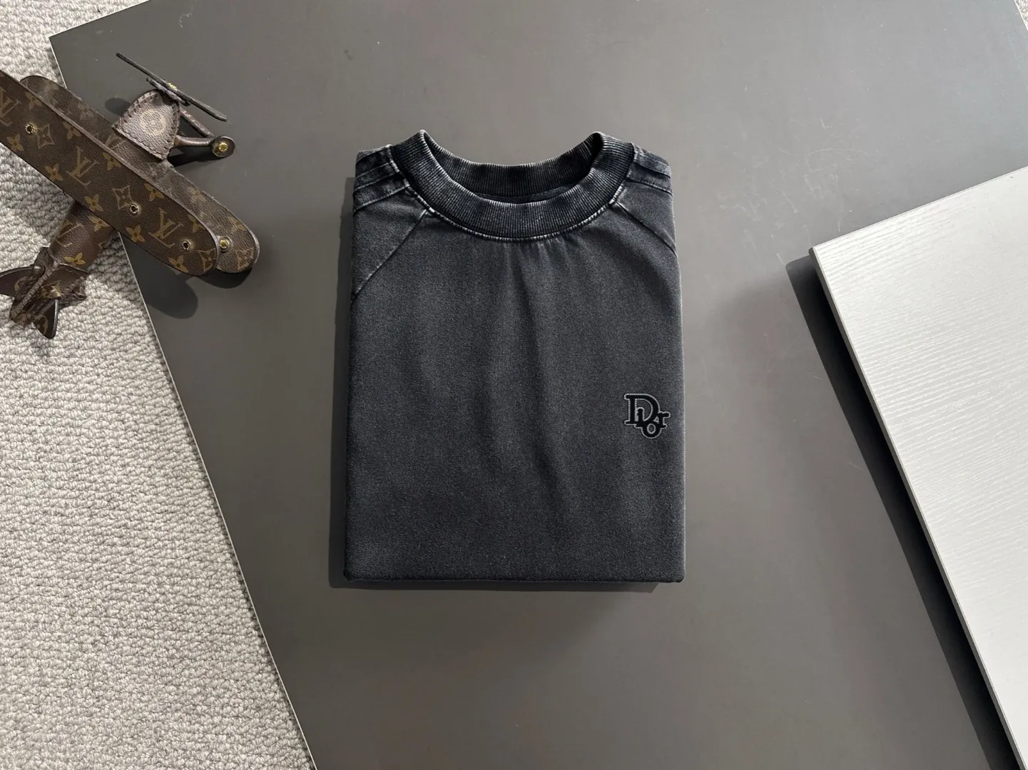 🅿️500 next day shipping DIOR/Dior high quality 2025 spring and summer new elastic band casual heavy industry washed suit, batik tripe sweat-absorbent and breathable, counter-customized fabric with high breathability and comfort, impeccable details, brand element design concept, reflecting high quality. It feels delicate and soft! It presents a casual cut and the upper body shape is great! Trading company channels are rare and available on the official website simultaneously! From a high-end men's positioning brand, high-end, low-key luxury taste, people can't refuse! Exquisite workmanship and impeccable quality! The overall style is simple, fashionable and timeless, fully meeting the requirements of stylish and tasteful dressing! Size: S-XXL