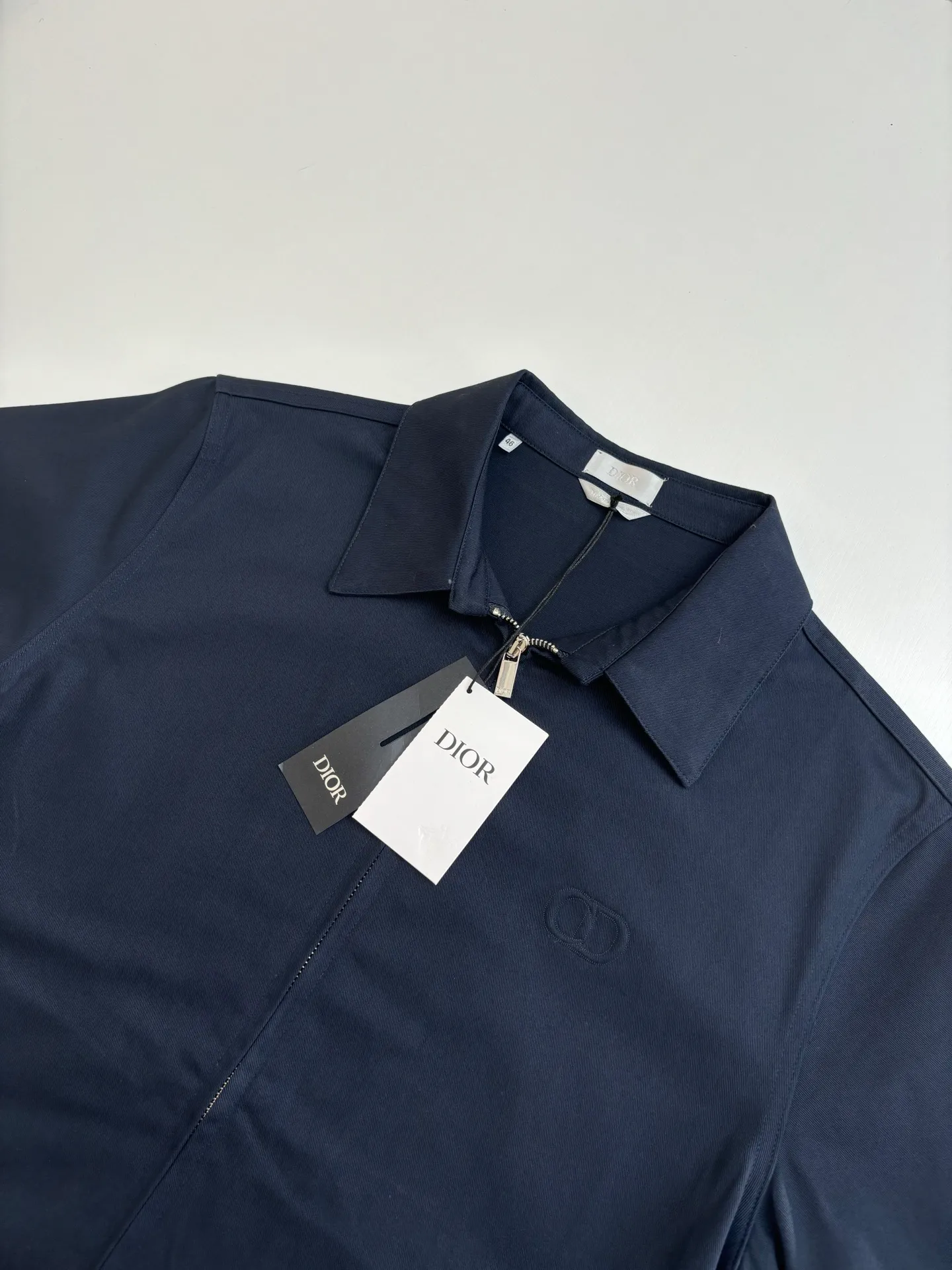 🅿️620 Dio*/Dior 25FW early autumn new lapel long-sleeved work jacket. Customized washed blue cotton fabric, simple design style, brand letters CD embroidery on the chest, hidden fly zipper, straight design version Size: S/M/L/XL