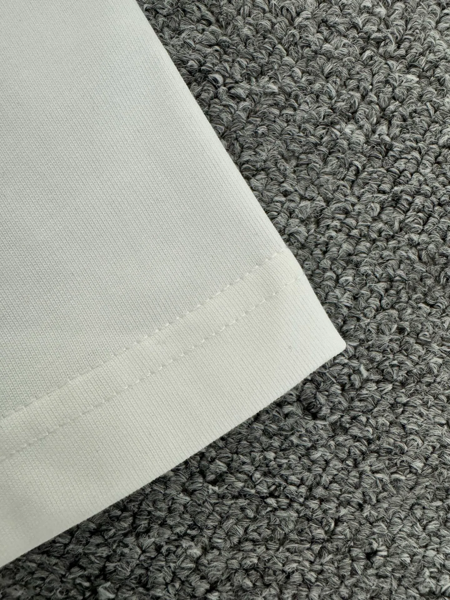🅿️200 DIOR*Dior*320g heavyweight pure cotton T-shirt, thick, breathable and loose fit. Printed logo design. Spring and summer new round neck fashionable short-sleeved T-shirt. Comfortable against the skin, durable and easy to wear. Meticulous original craftsmanship, a must-have for casual and versatile colors. Color: Black, White, Anchor Red. Size: S M L XL XXL.