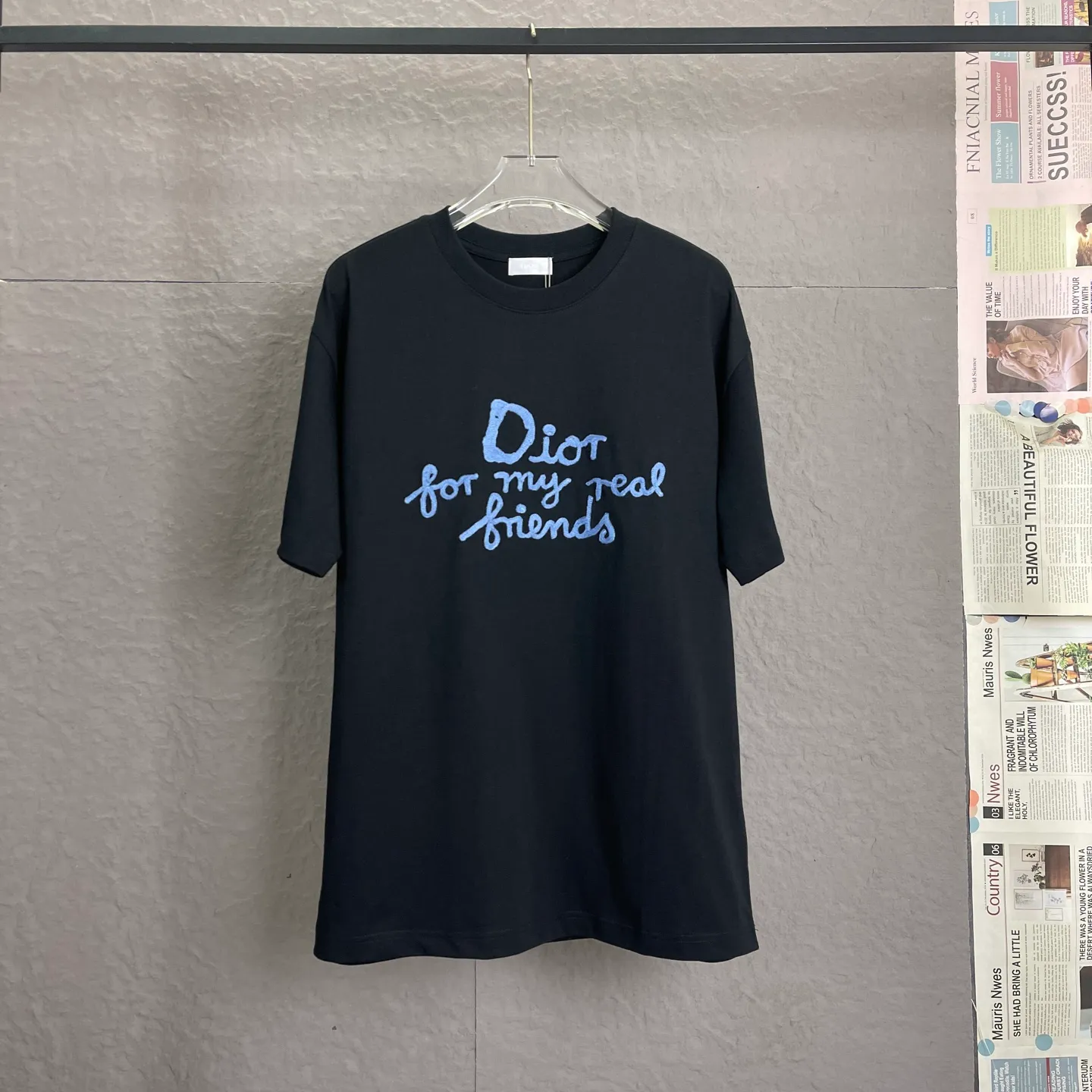 🅿️180 /A56 DIOR Dior fabric upgrade 300 high weight 2025ss embroidered ribbed letter round neck short sleeves Unisex T-shirt loose version, this T-shirt shows di0r from the di0r joint series for my real friends Logo, classic silhouette with ribbed crew neck, embroidery on the chest, burnt flower effect on the collar, sleeves and hem to enhance style, casual cut, can be paired with bottoms of the same season to create a fashionable look. Color: Black White Size: S-XL