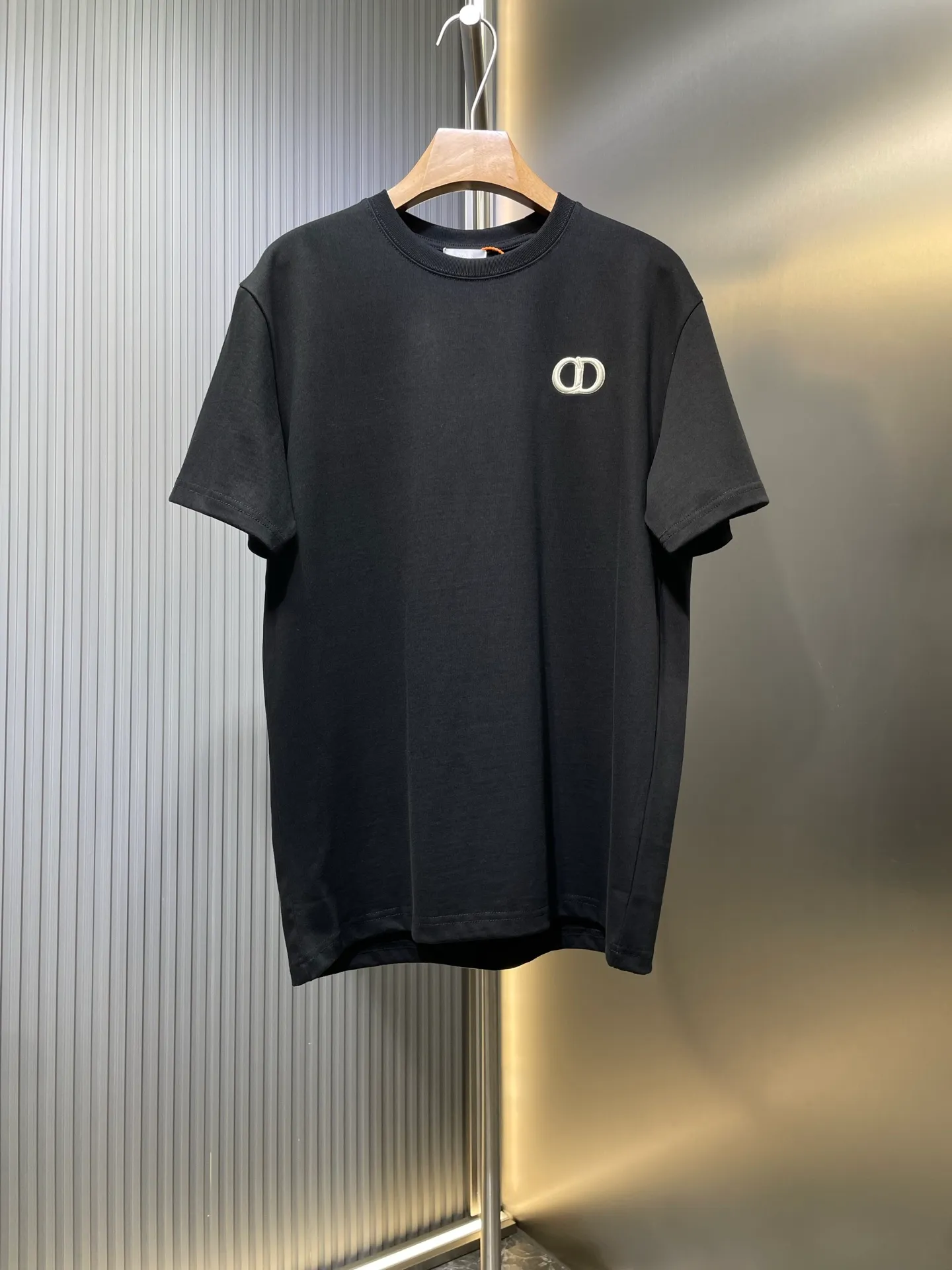 🅿️260 dior 🌟【Top replica】cd letters embroidered round neck short sleeves Process description: The color is custom-woven and dyed, with "cd" design on the chest. A perfect fashionable and trendy item! The oversize version is very slimming and can be worn with a T-skirt or shorts. Who wouldn’t love it? The texture of the custom-made fabrics is great and versatile for all seasons, and the styles are the same for men and women! ⚠️size:smlxl
